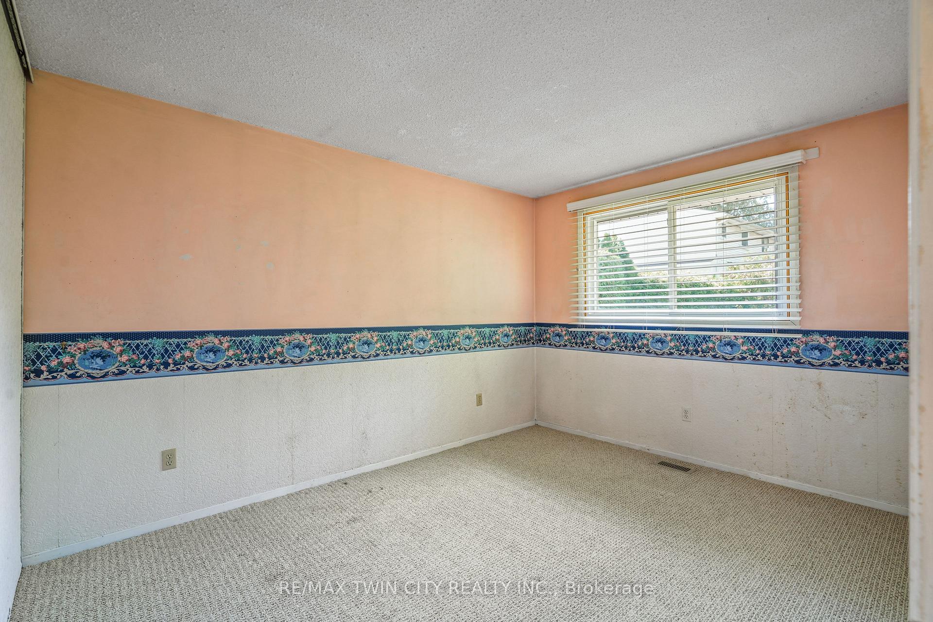 Photo 33 of 35 Ivanhoe Road, Brantford, Cedarland — HOMEH