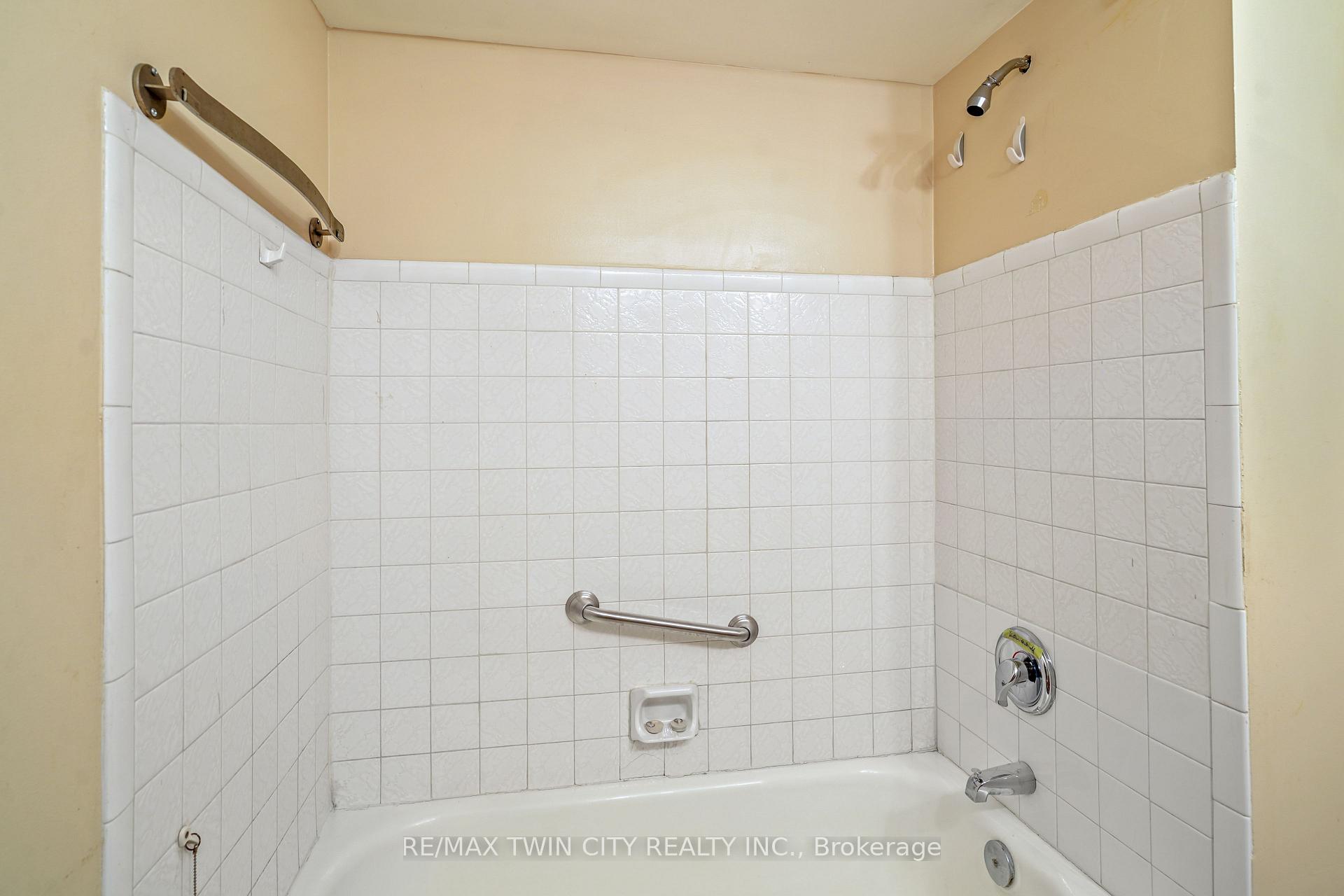 Photo 39 of 35 Ivanhoe Road, Brantford, Cedarland — HOMEH