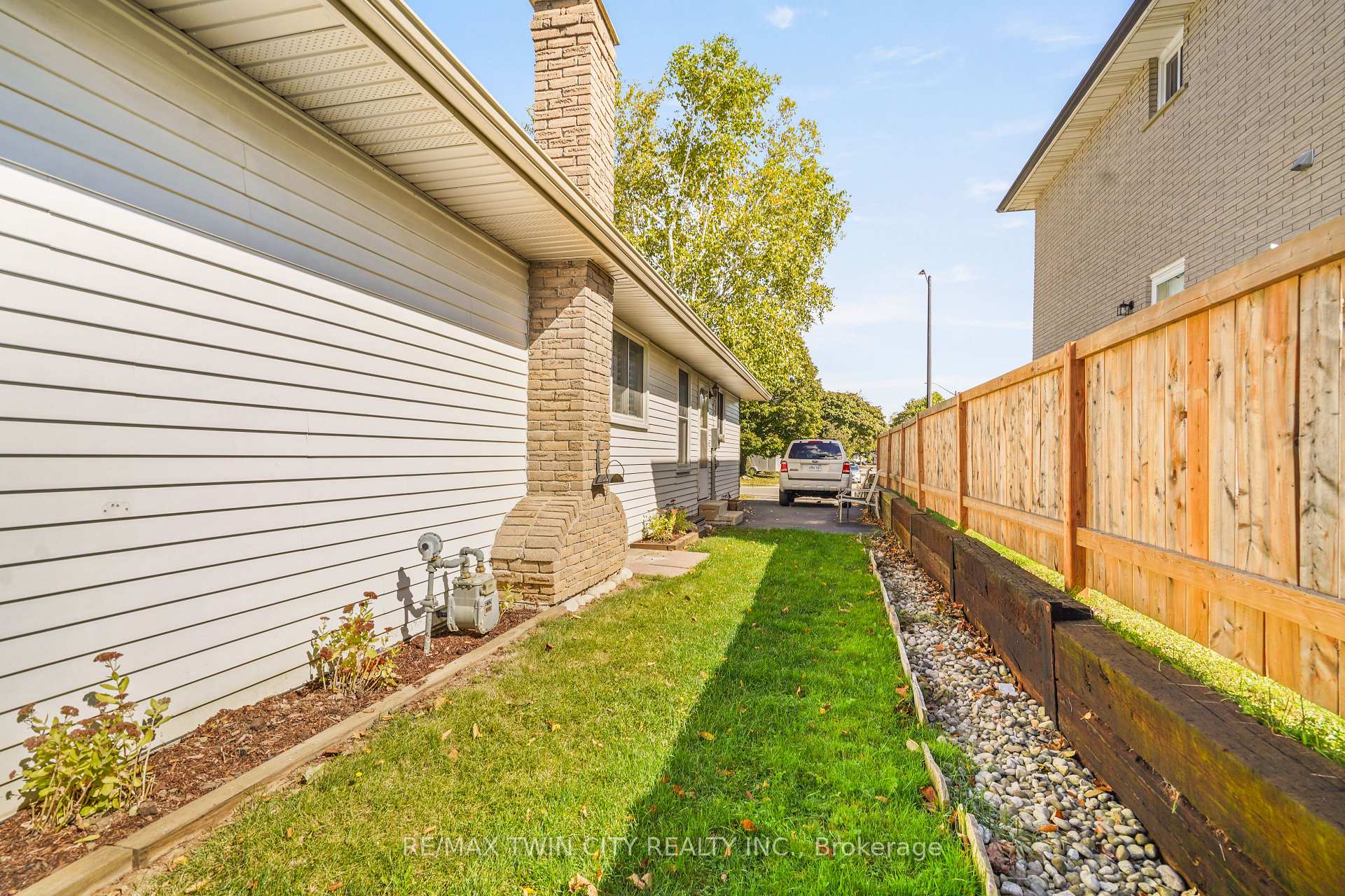 Photo 51 of 35 Ivanhoe Road, Brantford, Cedarland — HOMEH