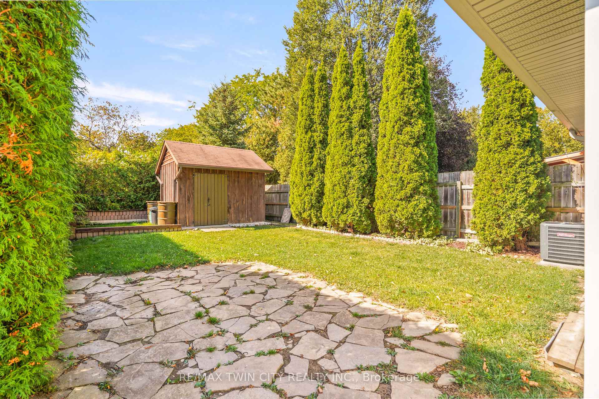 Photo 53 of 35 Ivanhoe Road, Brantford, Cedarland — HOMEH