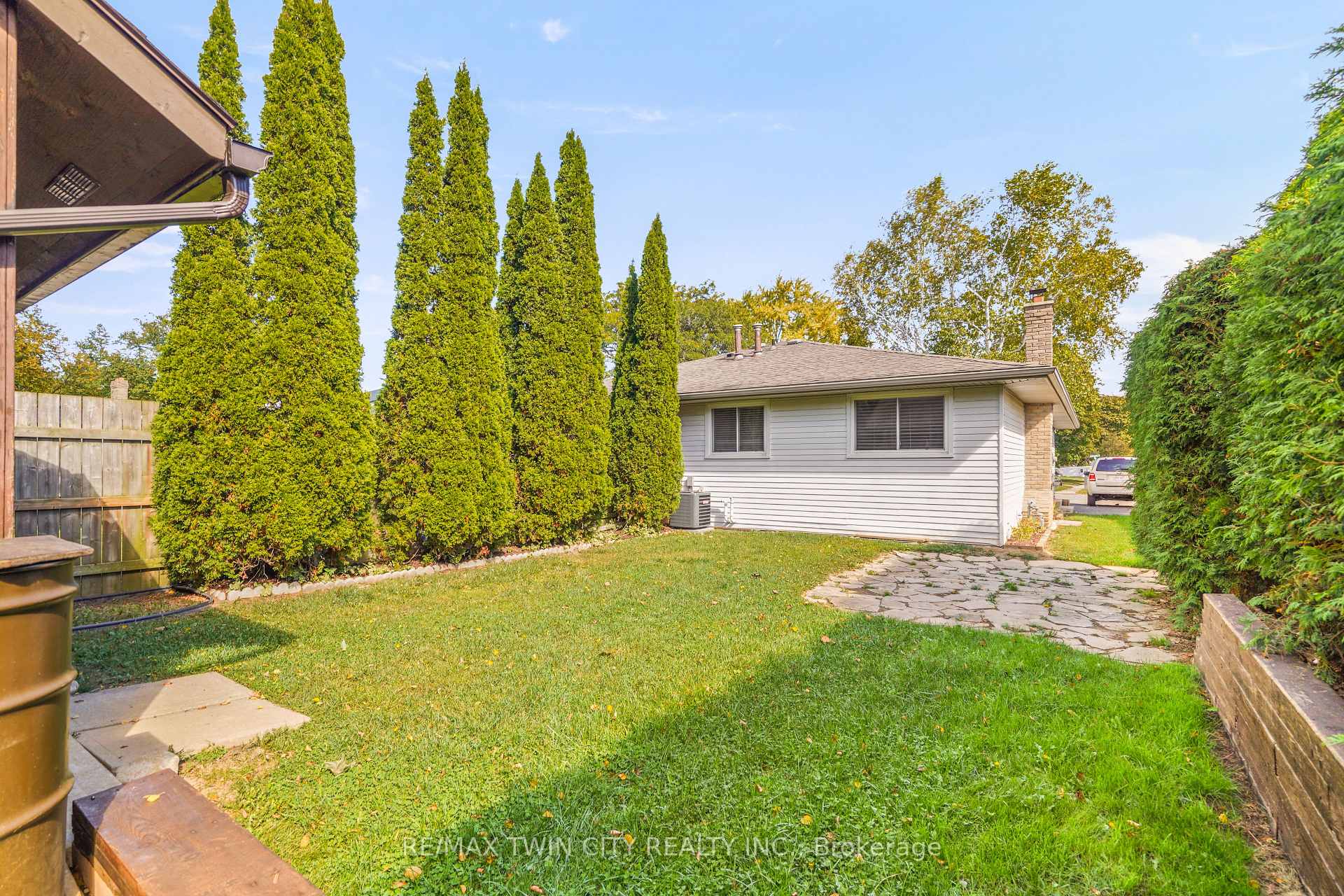 Photo 55 of 35 Ivanhoe Road, Brantford, Cedarland — HOMEH