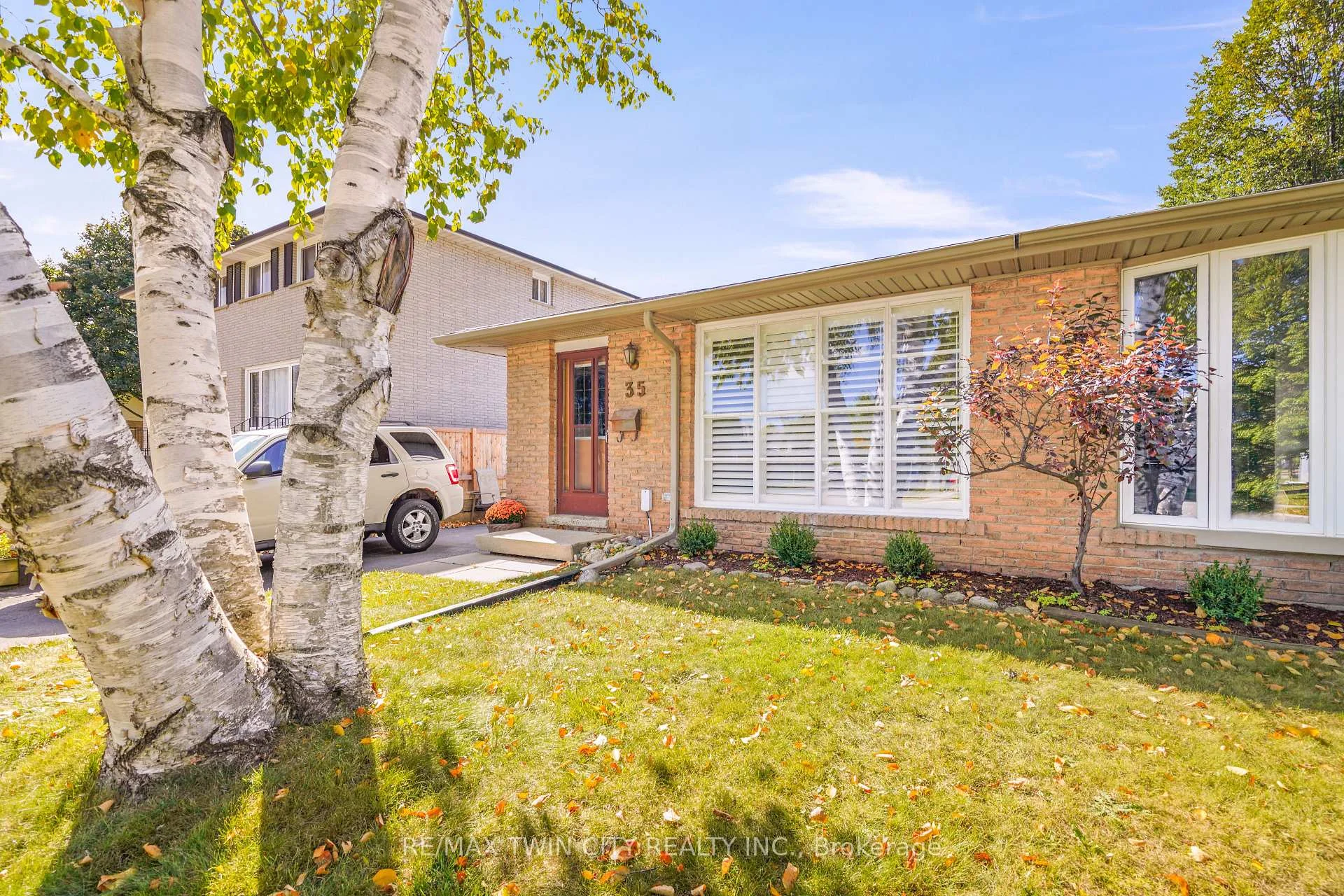Photo 6 of 35 Ivanhoe Road, Brantford, Cedarland — HOMEH