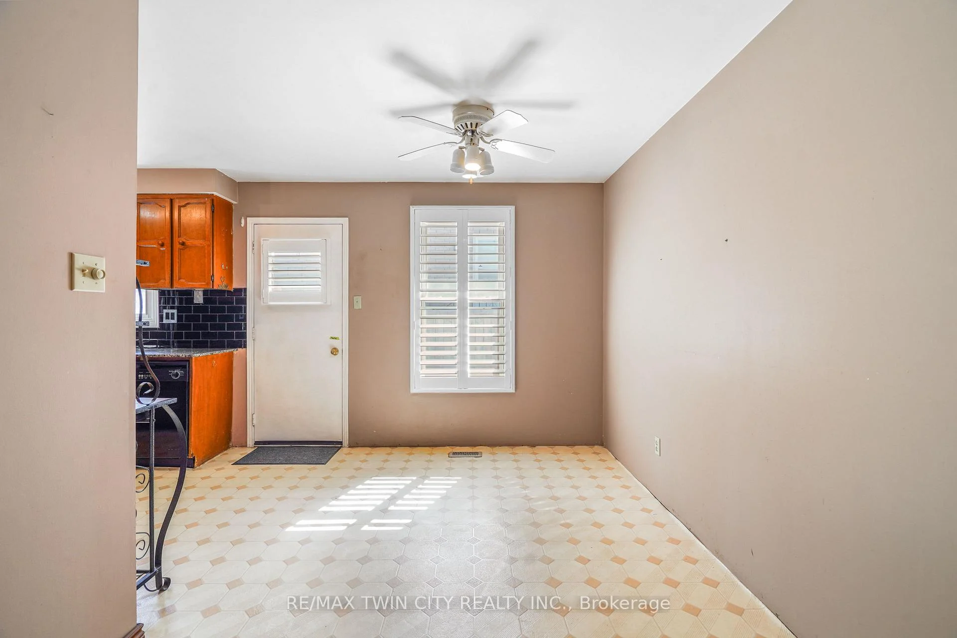 Photo 17 of 35 Ivanhoe Road, Brantford, Cedarland — HOMEH