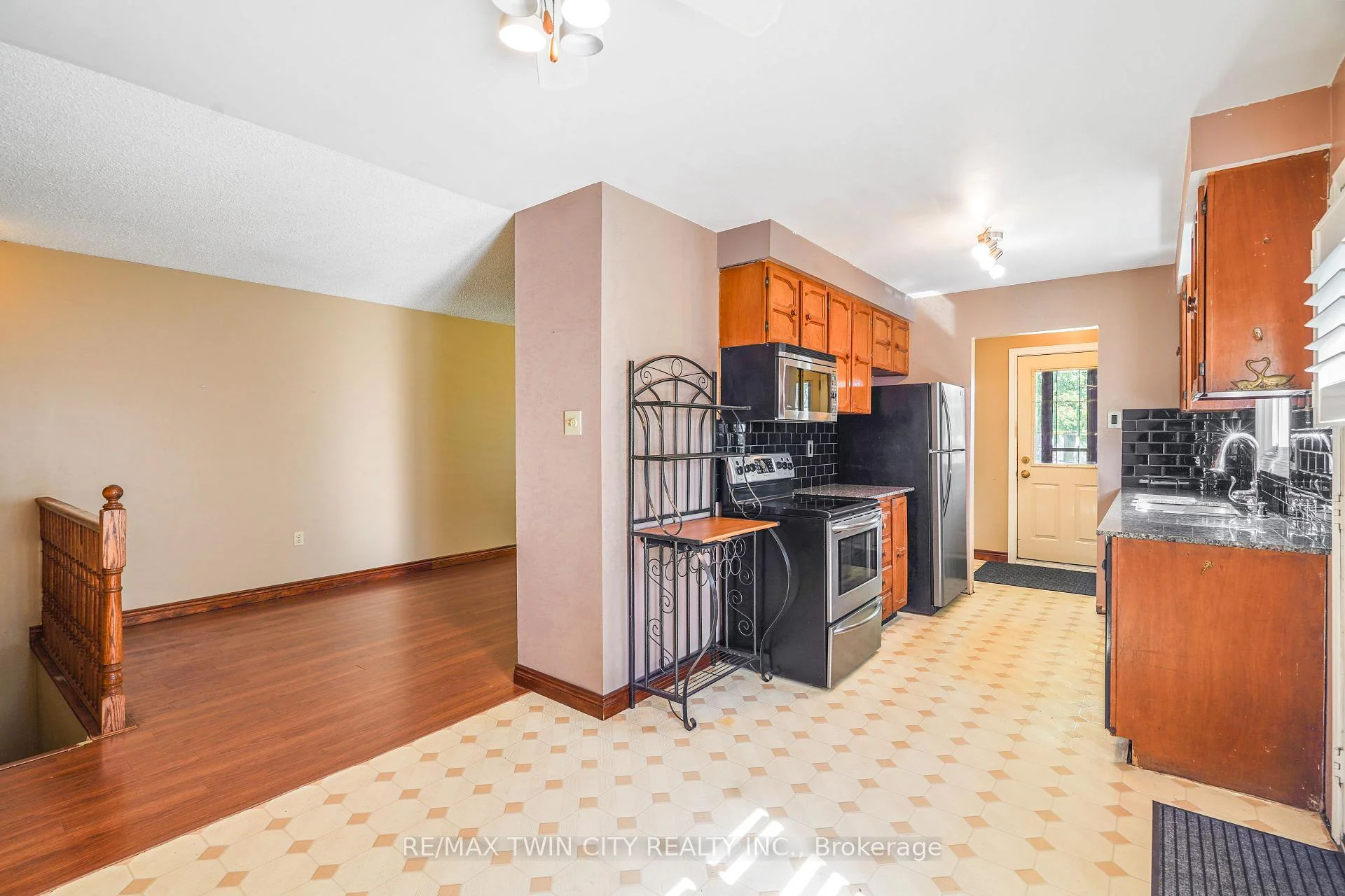 Photo 20 of 35 Ivanhoe Road, Brantford, Cedarland — HOMEH