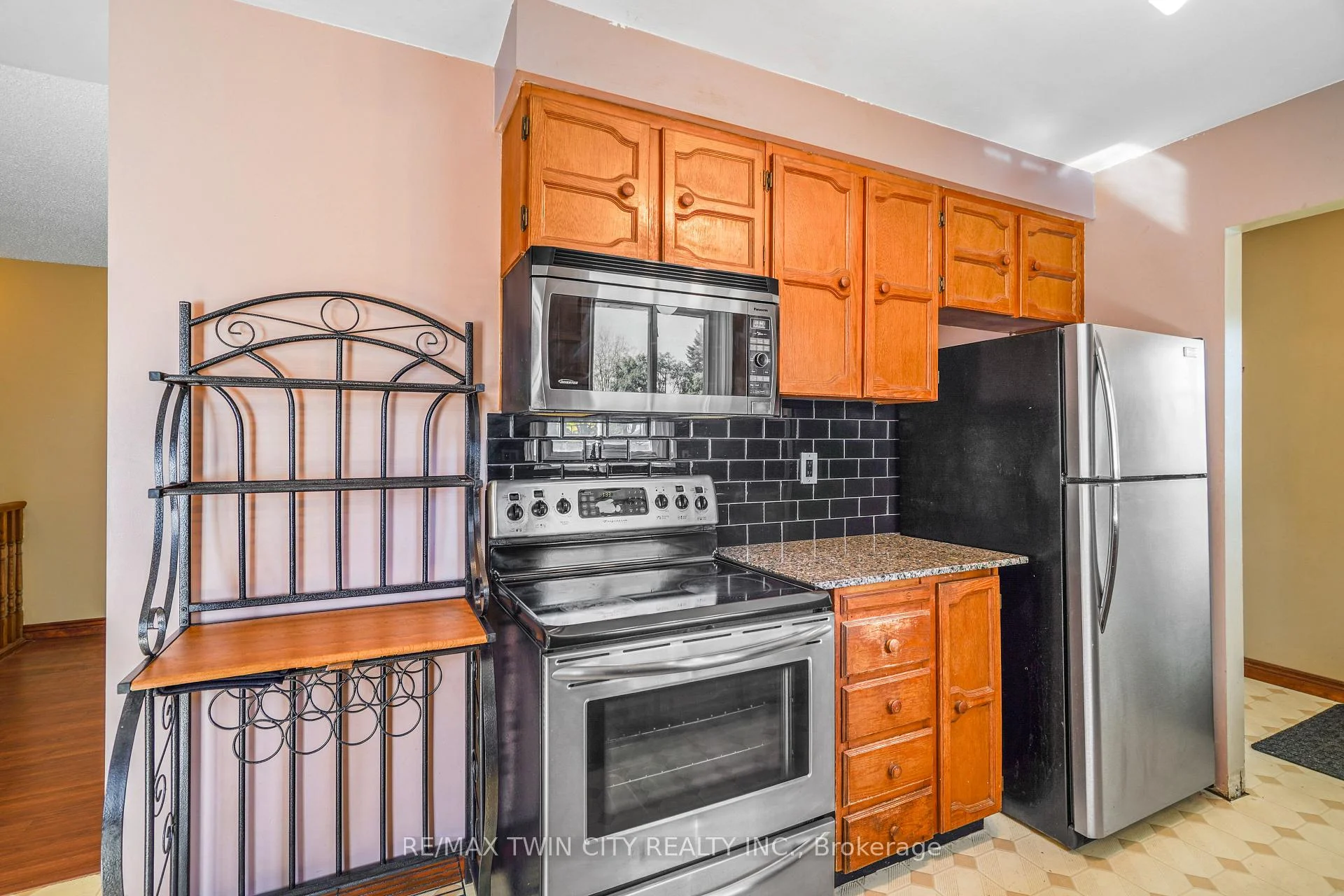 Photo 22 of 35 Ivanhoe Road, Brantford, Cedarland — HOMEH