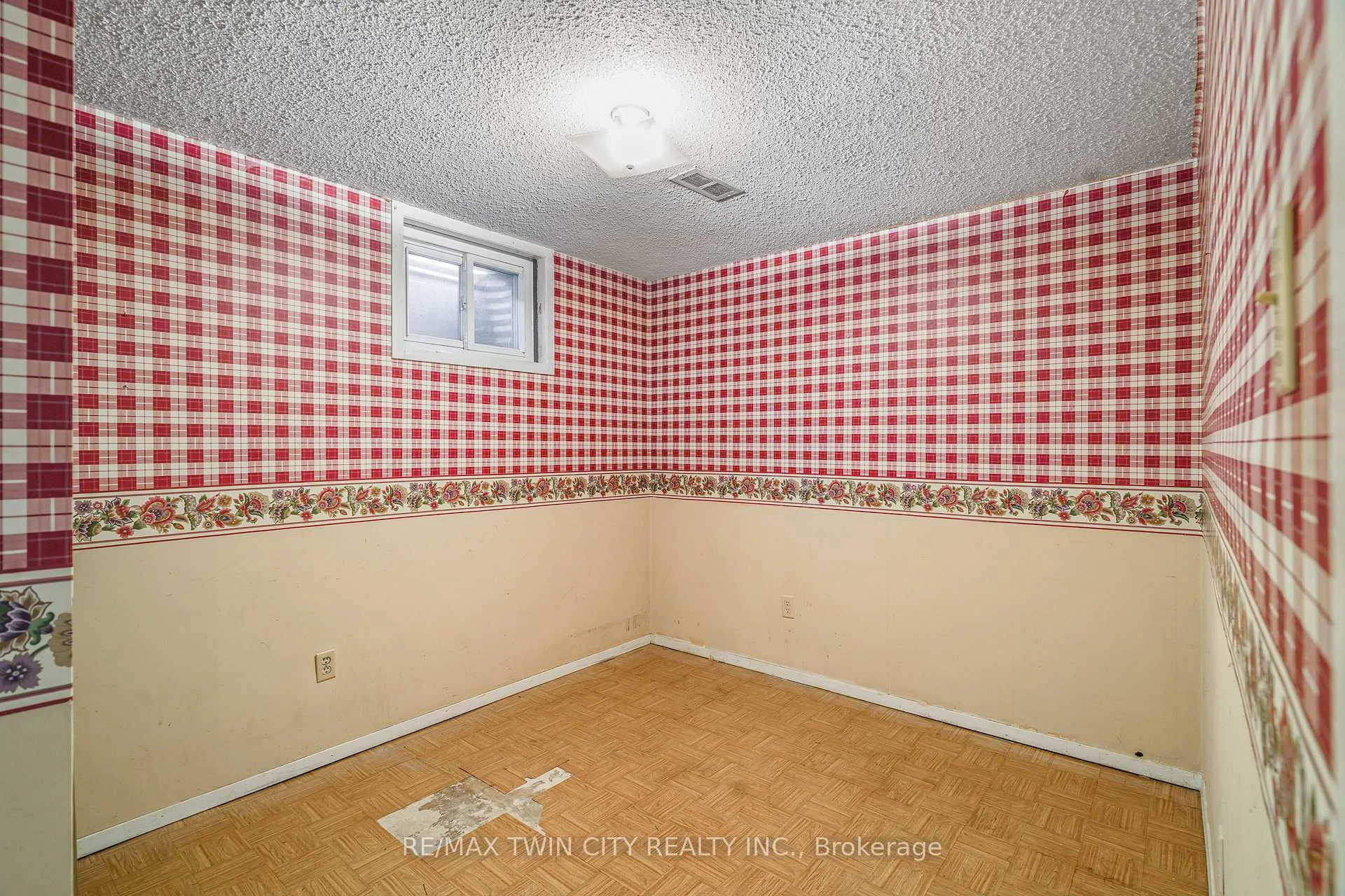 Photo 46 of 35 Ivanhoe Road, Brantford, Cedarland — HOMEH