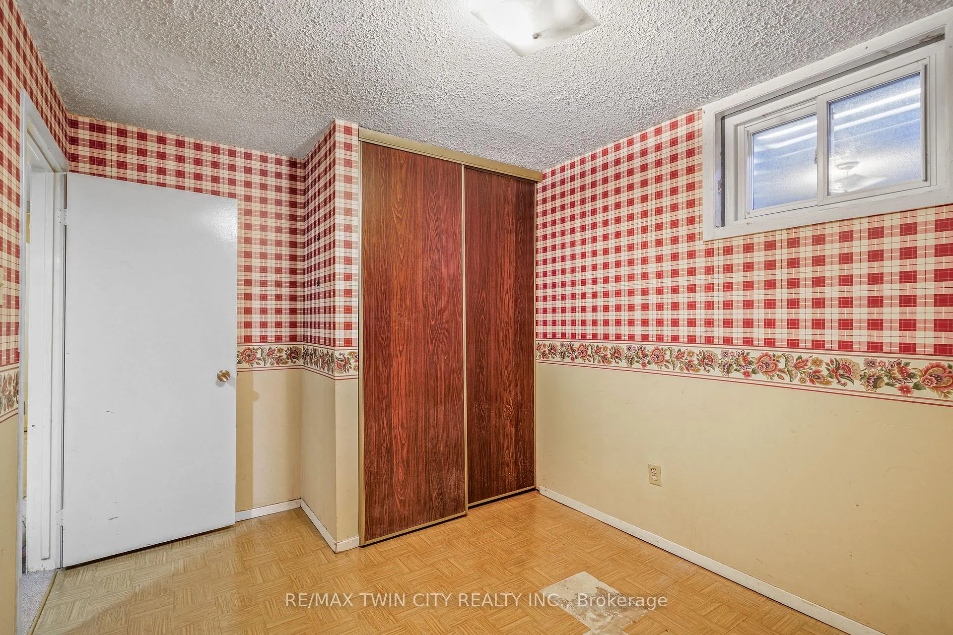 Photo 47 of 35 Ivanhoe Road, Brantford, Cedarland — HOMEH