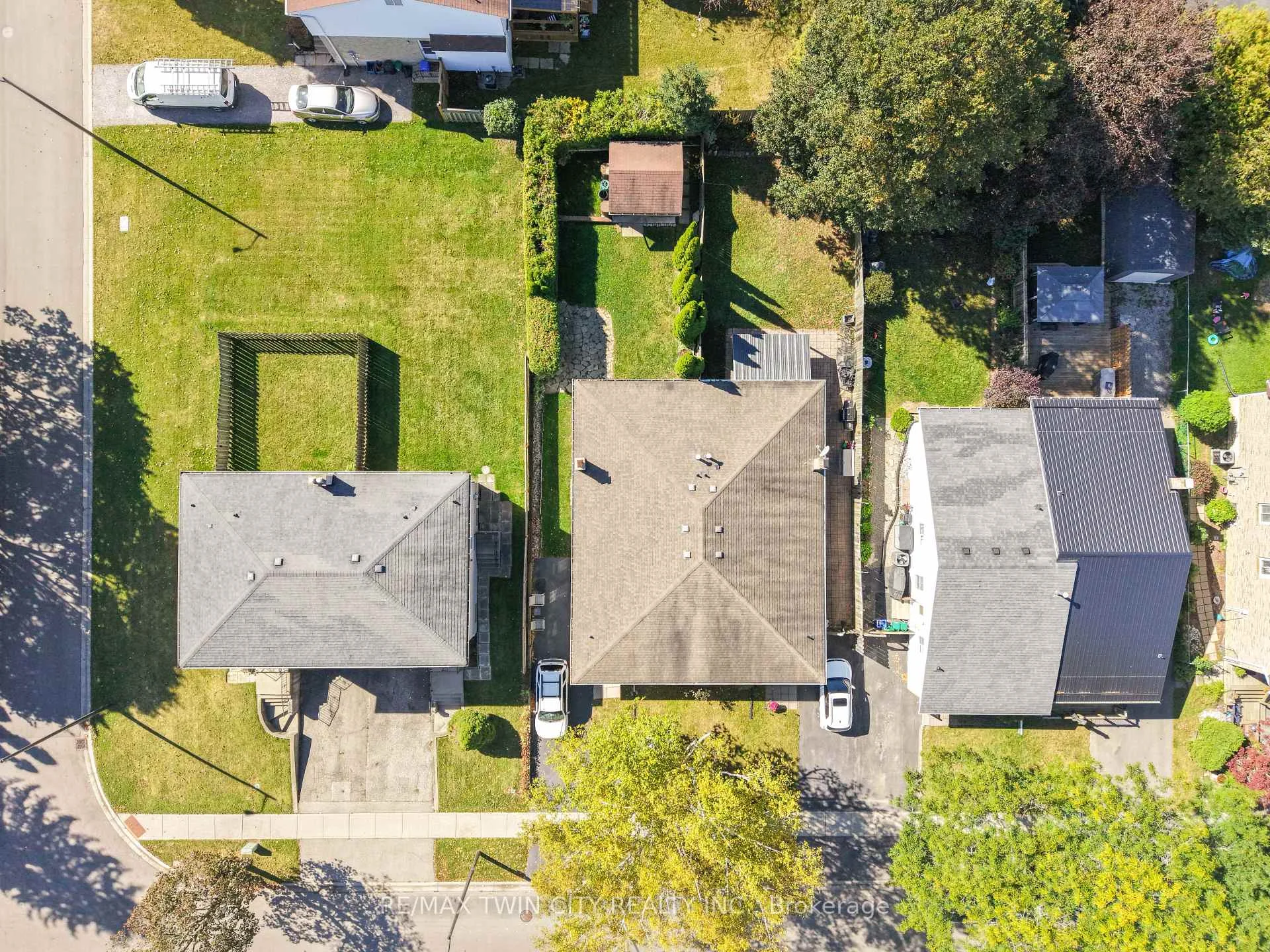 Photo 61 of 35 Ivanhoe Road, Brantford, Cedarland — HOMEH