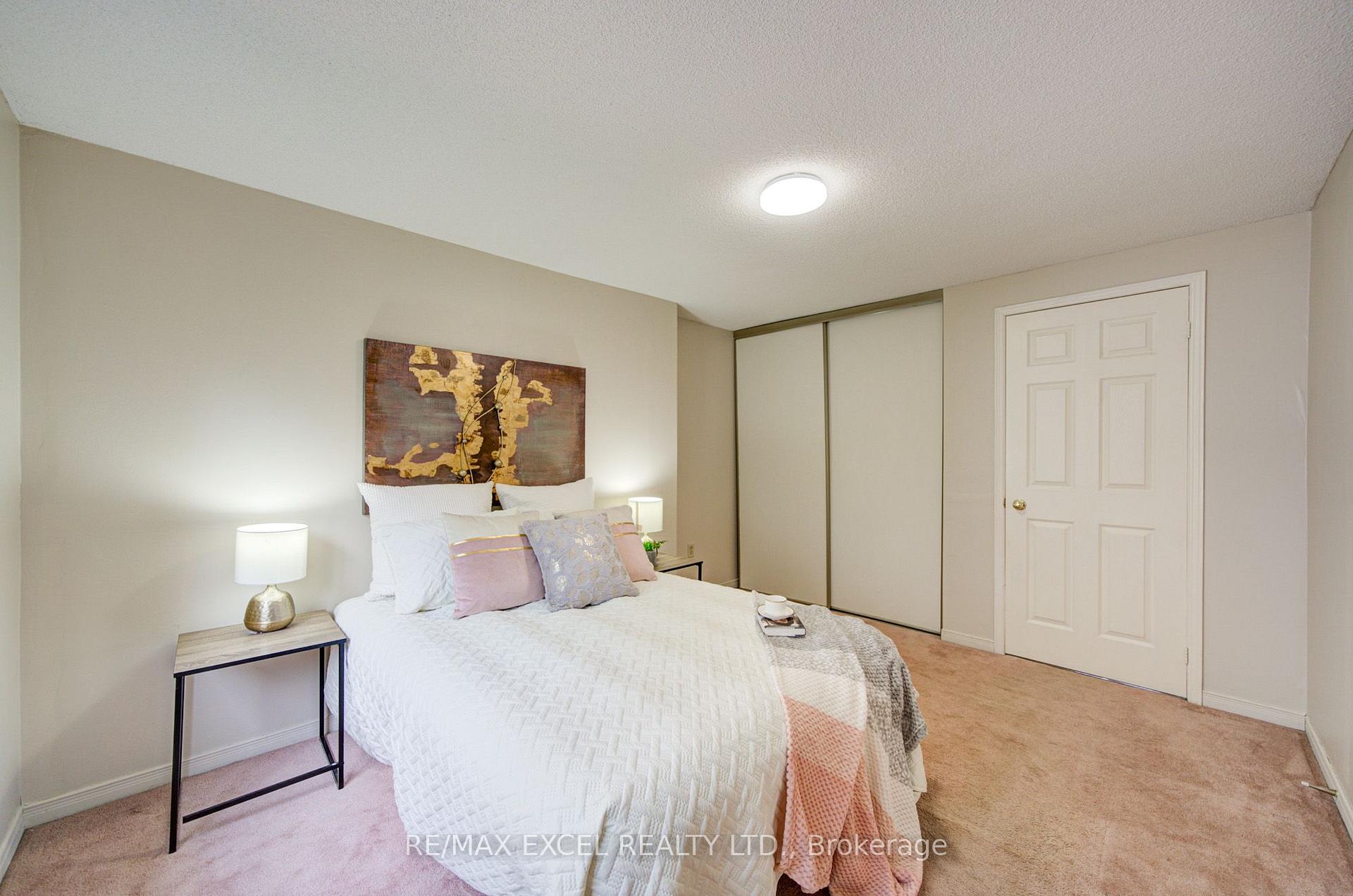 Photo 26 of 563 Tara Hill Circle, Aurora, Aurora Village — HOMEH