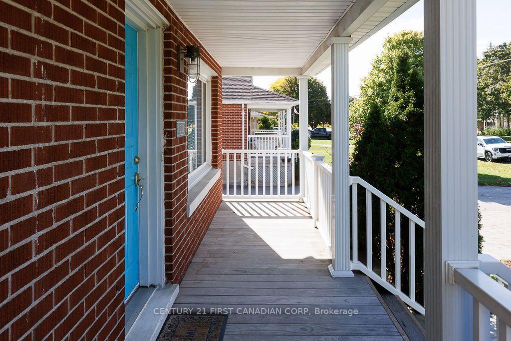 Photo 4 of 1010 Dearness Drive, London, South Y — HOMEH