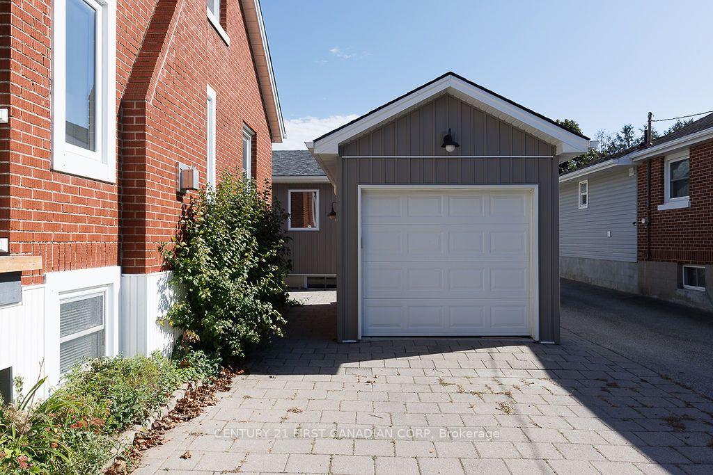 Photo 5 of 1010 Dearness Drive, London, South Y — HOMEH