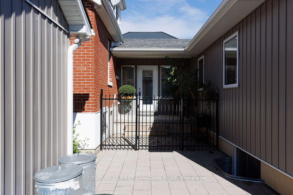 Photo 6 of 1010 Dearness Drive, London, South Y — HOMEH