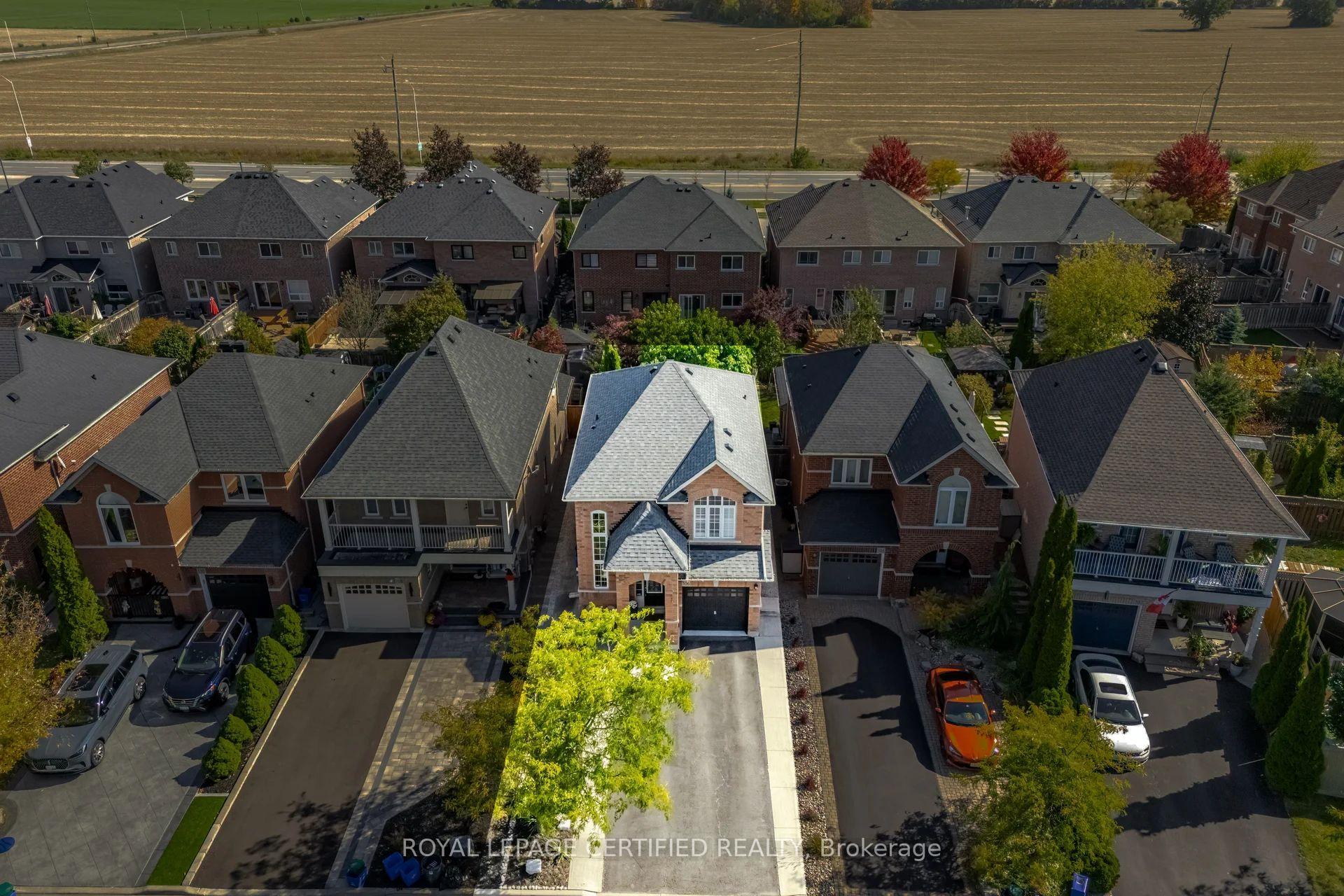Photo 3 of 106 Ballantine Drive, Halton Hills, Georgetown — HOMEH