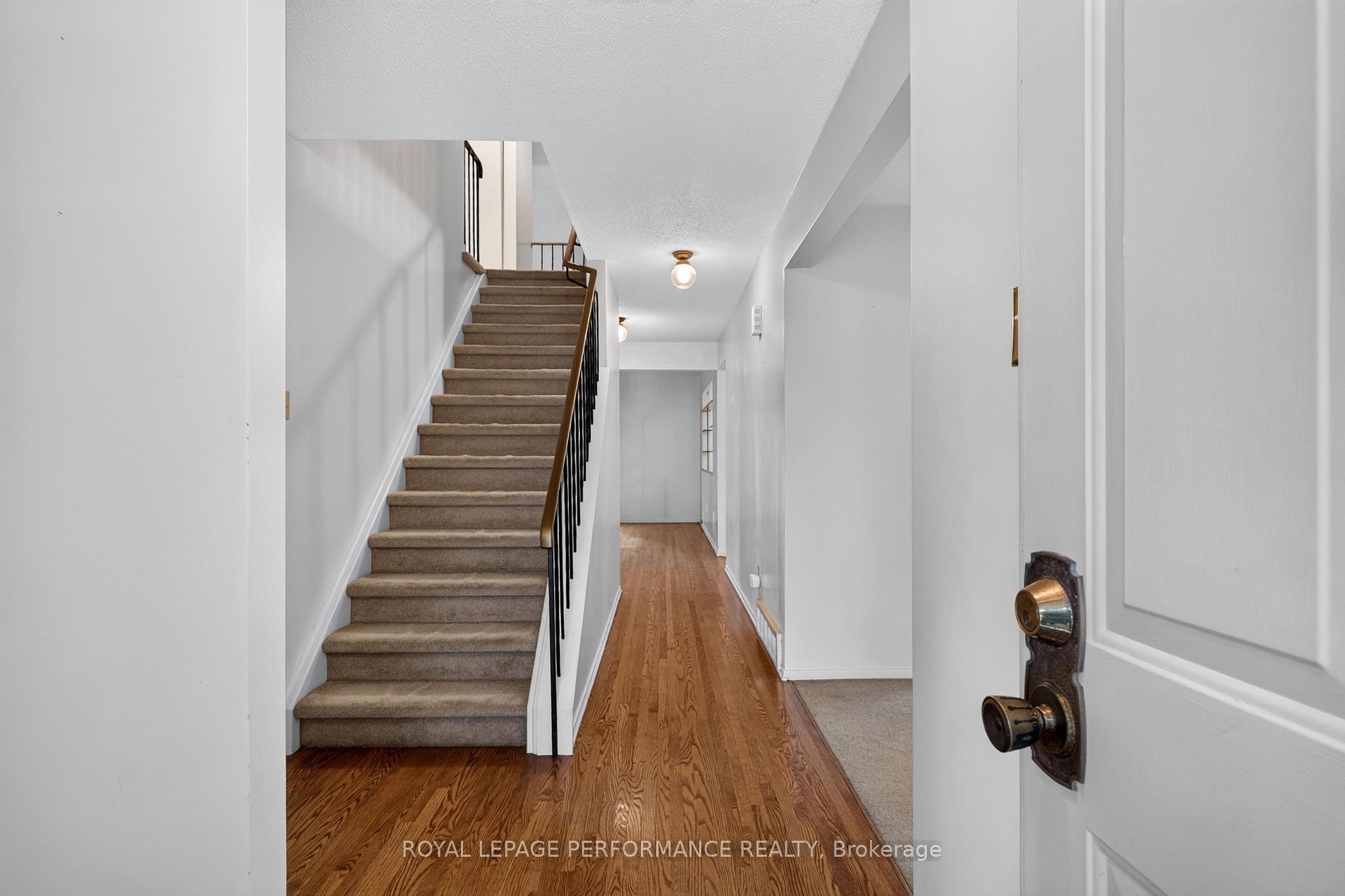 Photo 3 of 6198 Voyageur Drive, Ottawa, Convent Glen — HOMEH