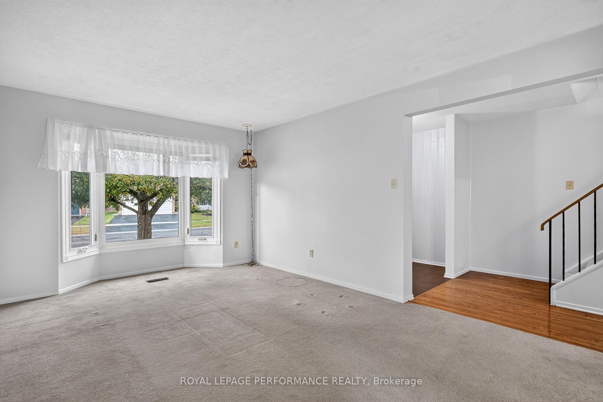 Photo 5 of 6198 Voyageur Drive, Ottawa, Convent Glen — HOMEH