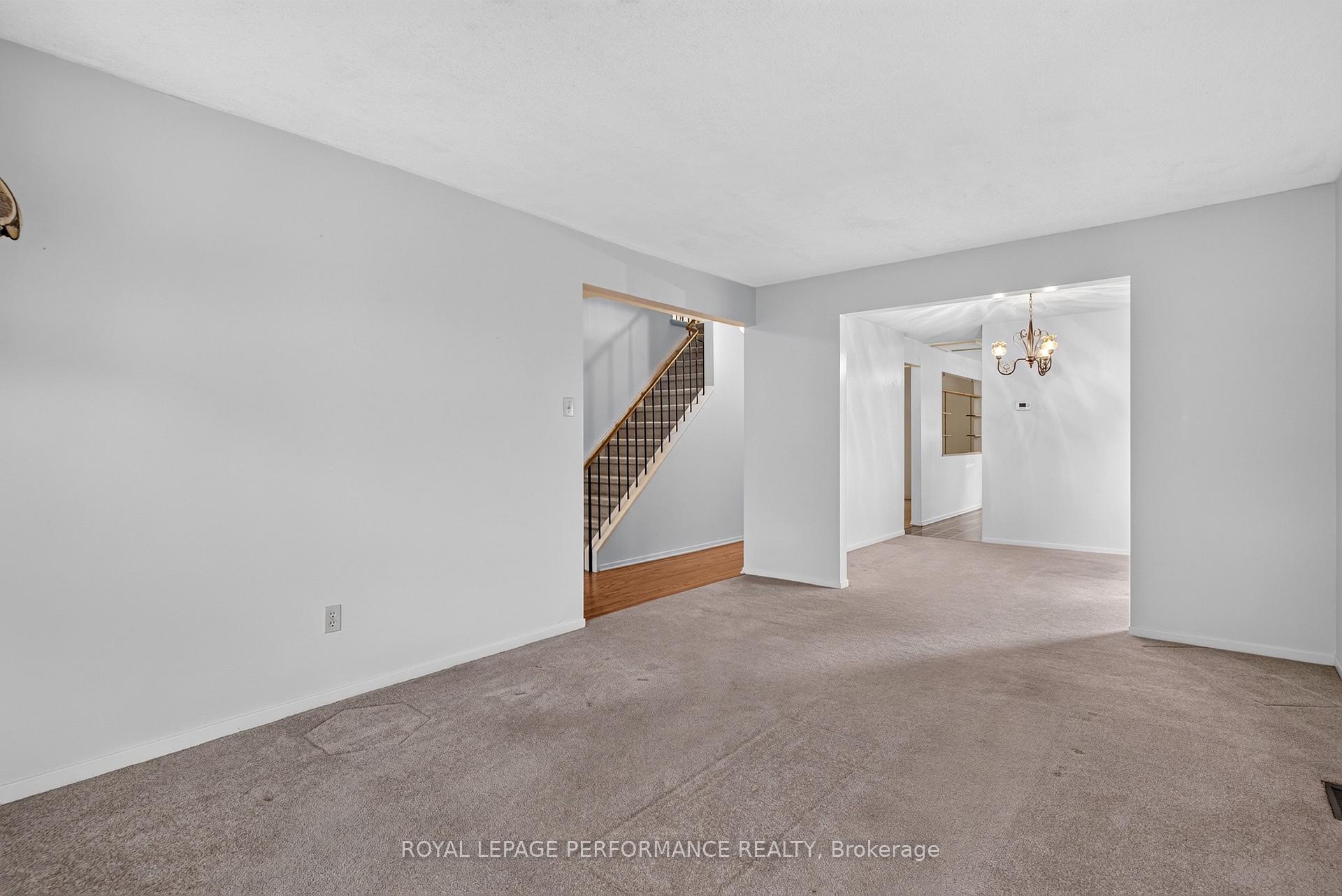 Photo 7 of 6198 Voyageur Drive, Ottawa, Convent Glen — HOMEH