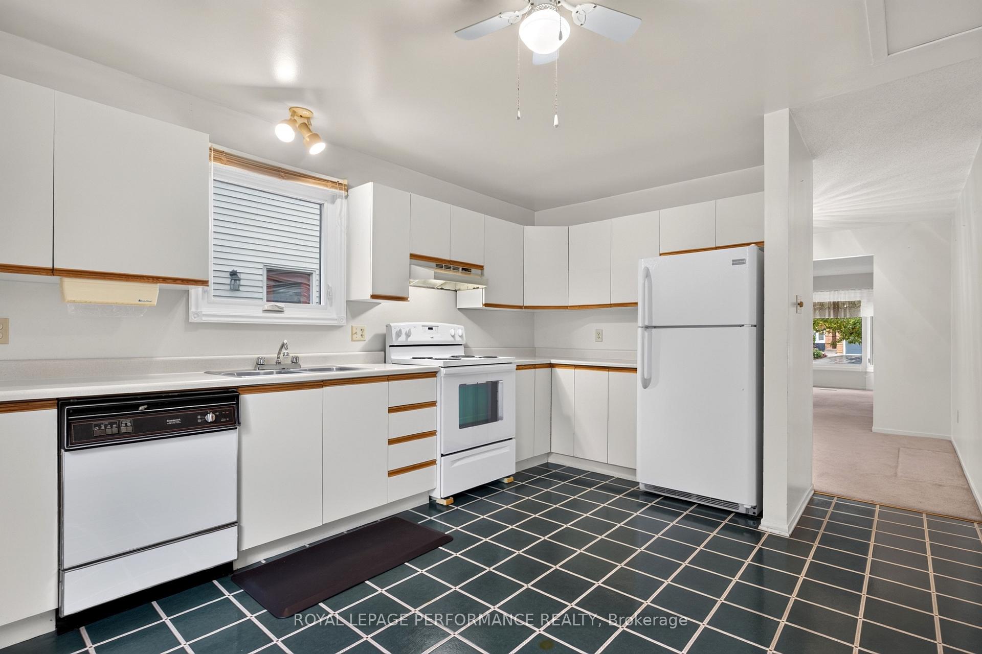 Photo 13 of 6198 Voyageur Drive, Ottawa, Convent Glen — HOMEH