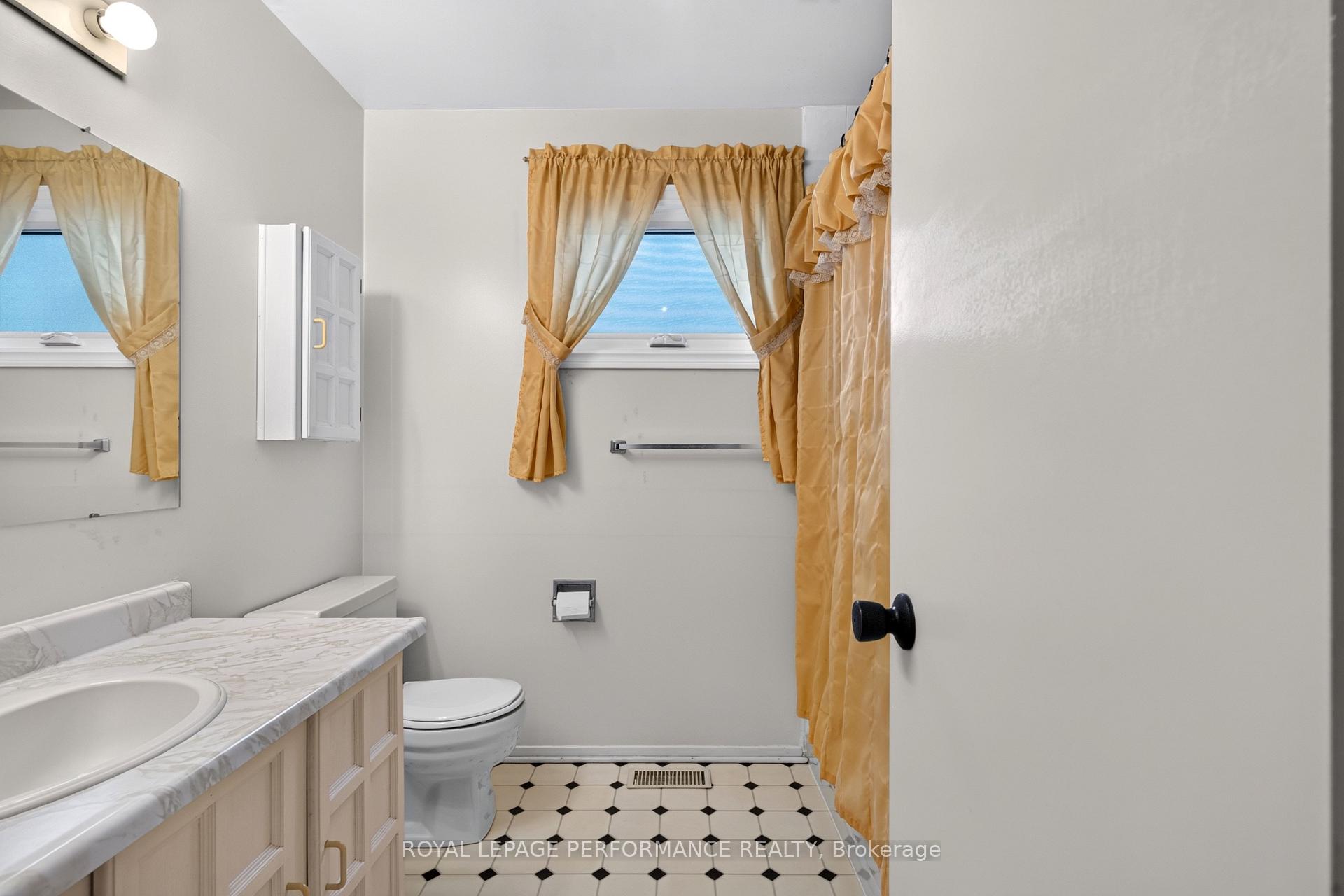 Photo 27 of 6198 Voyageur Drive, Ottawa, Convent Glen — HOMEH