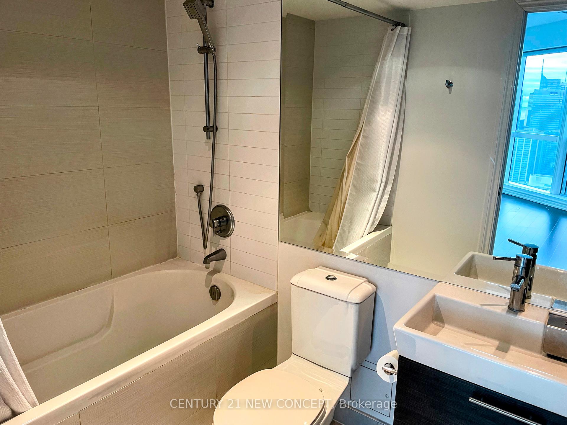 Photo 12 of Unit 5608, 386 Yonge Street, Toronto, Bay Street Corridor — HOMEH