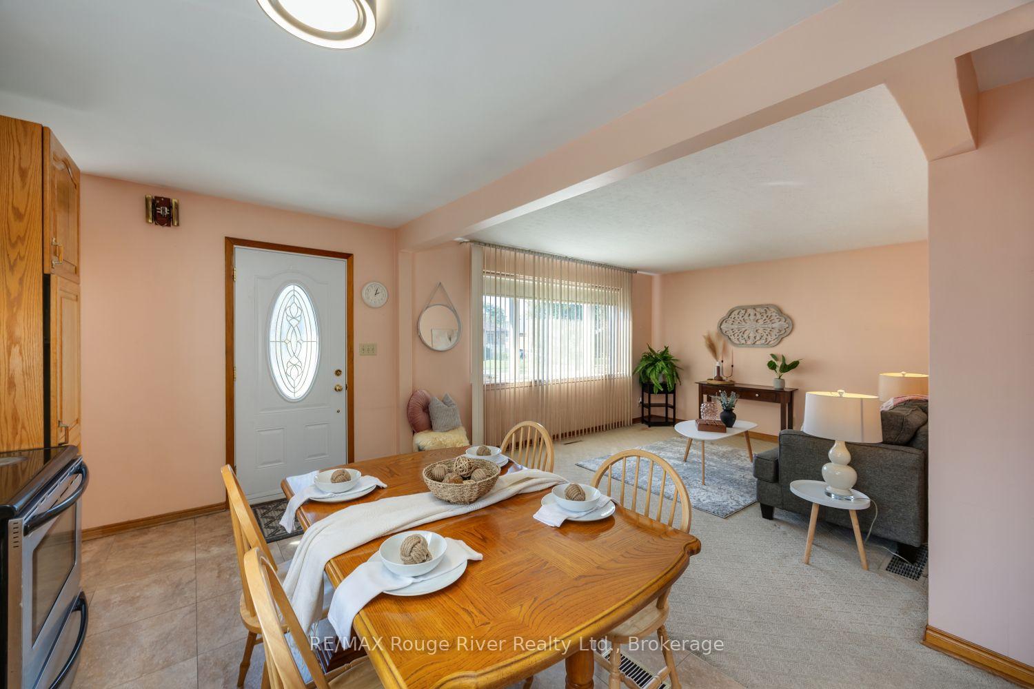 Photo 5 of 287 Guelph Street, Oshawa, Donevan — HOMEH