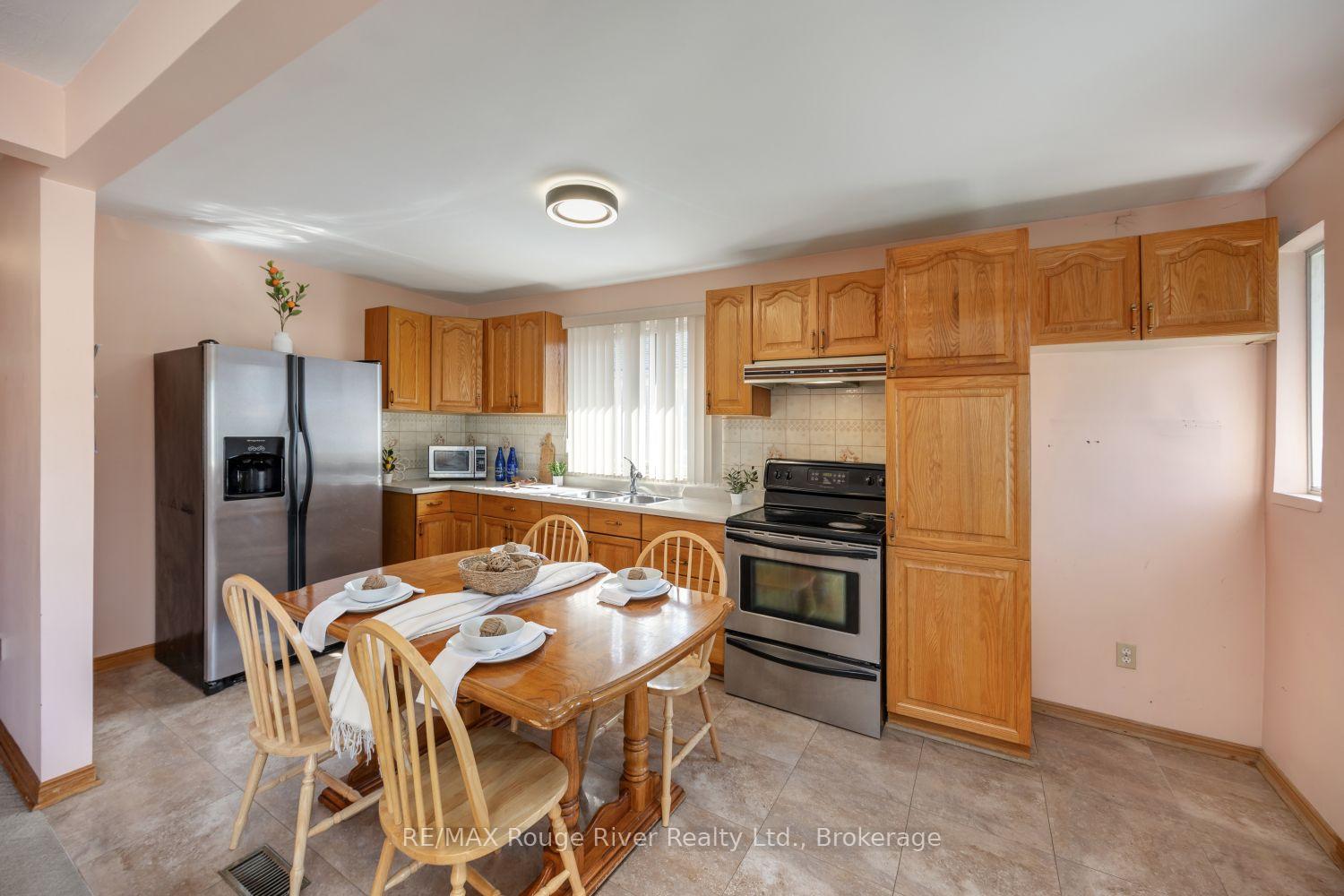 Photo 10 of 287 Guelph Street, Oshawa, Donevan — HOMEH