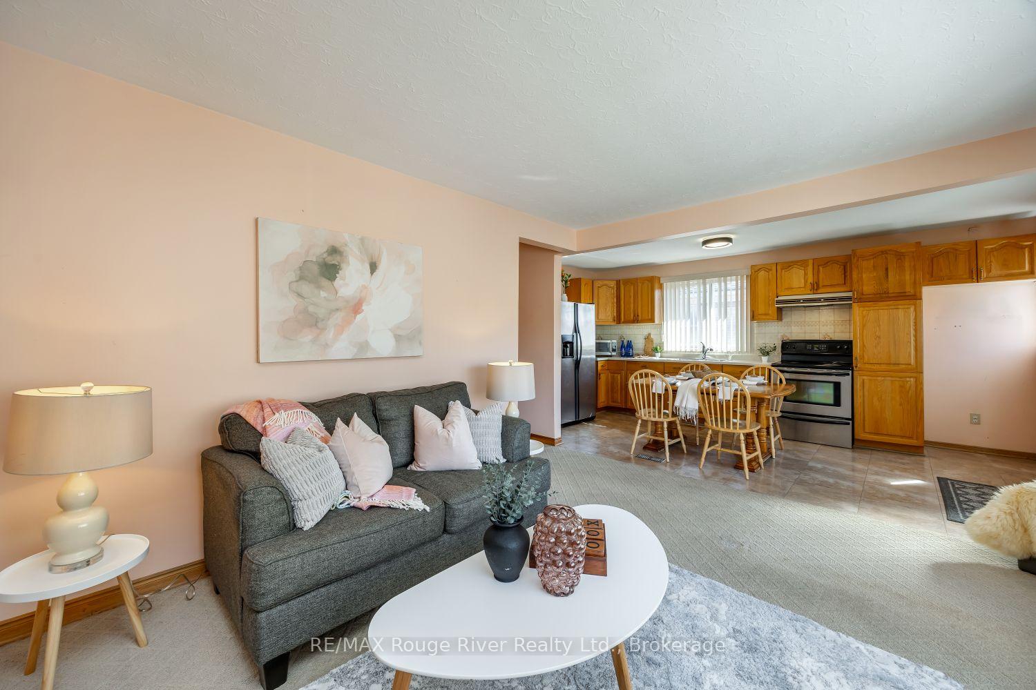 Photo 16 of 287 Guelph Street, Oshawa, Donevan — HOMEH