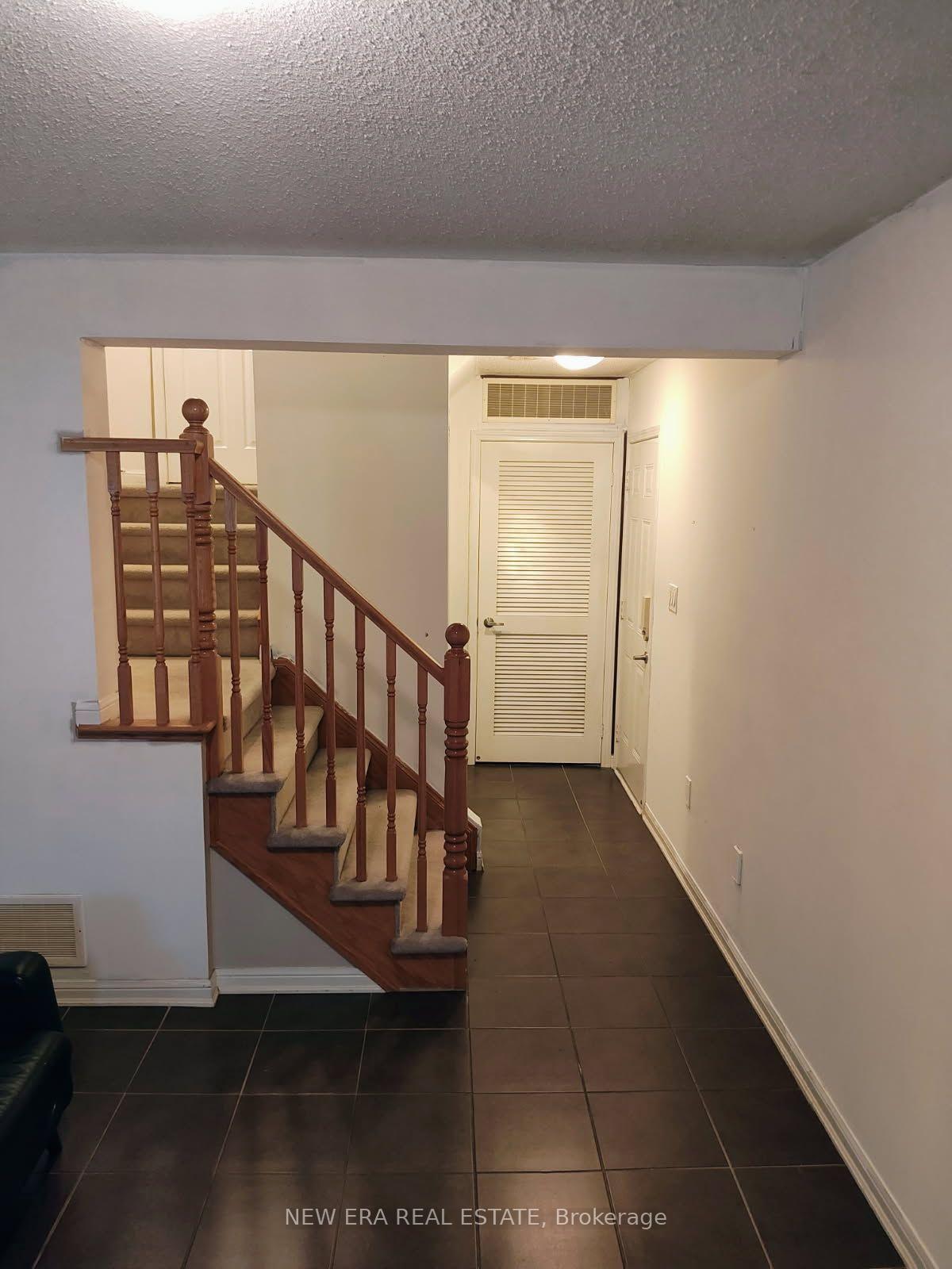 Photo 3 of 225 Schreyer Crescent, Milton, Harrison — HOMEH