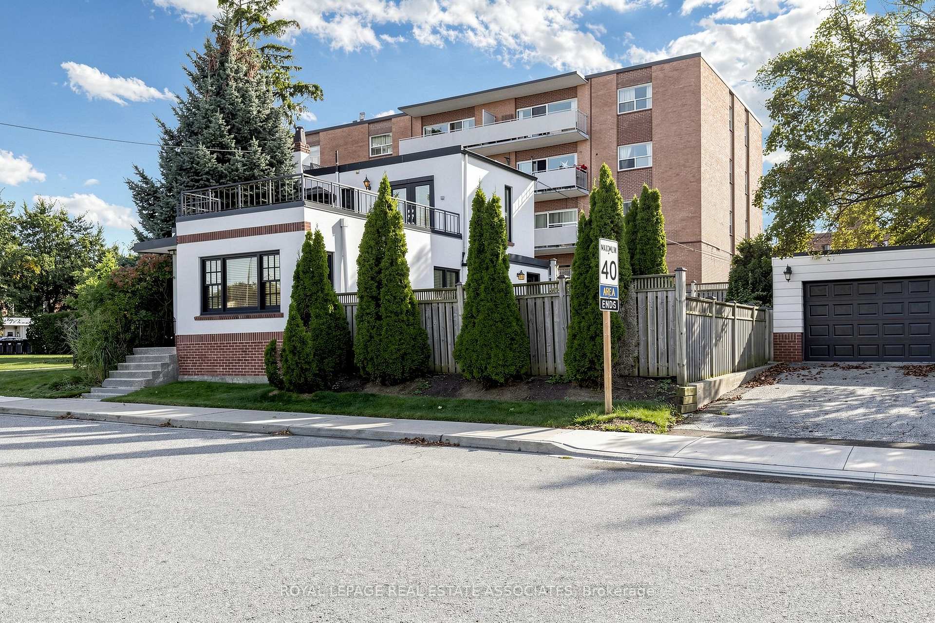Photo 5 of 298 Lakeshore Road E, Mississauga, Port Credit — HOMEH