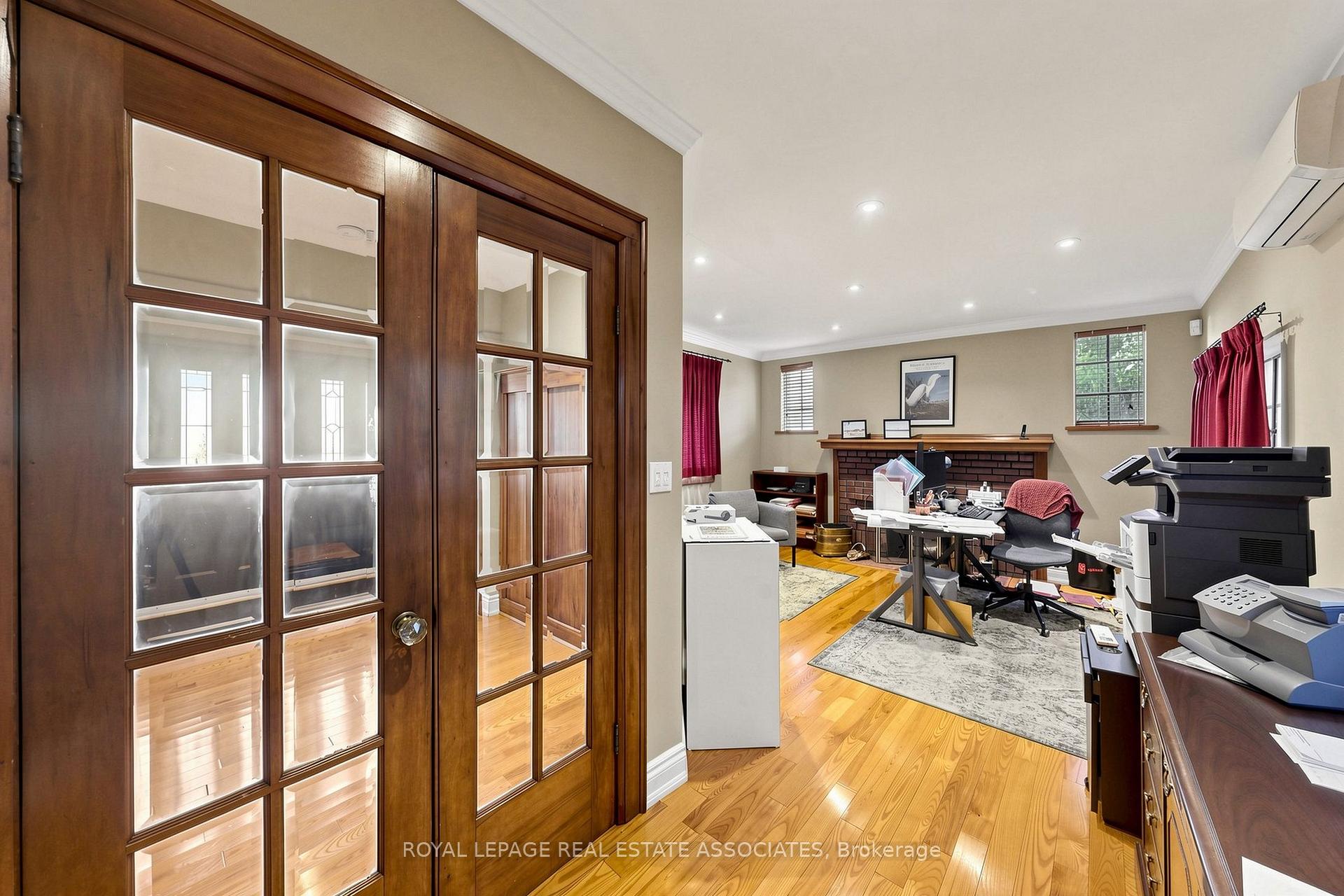 Photo 6 of 298 Lakeshore Road E, Mississauga, Port Credit — HOMEH