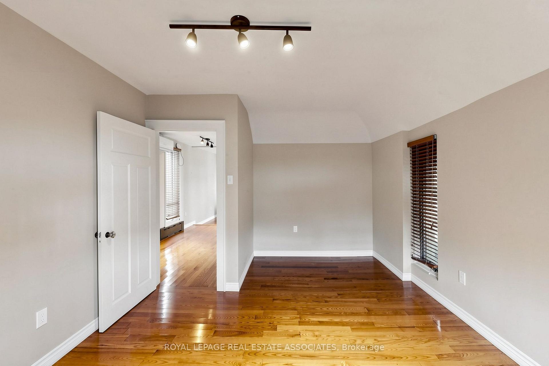 Photo 35 of 298 Lakeshore Road E, Mississauga, Port Credit — HOMEH