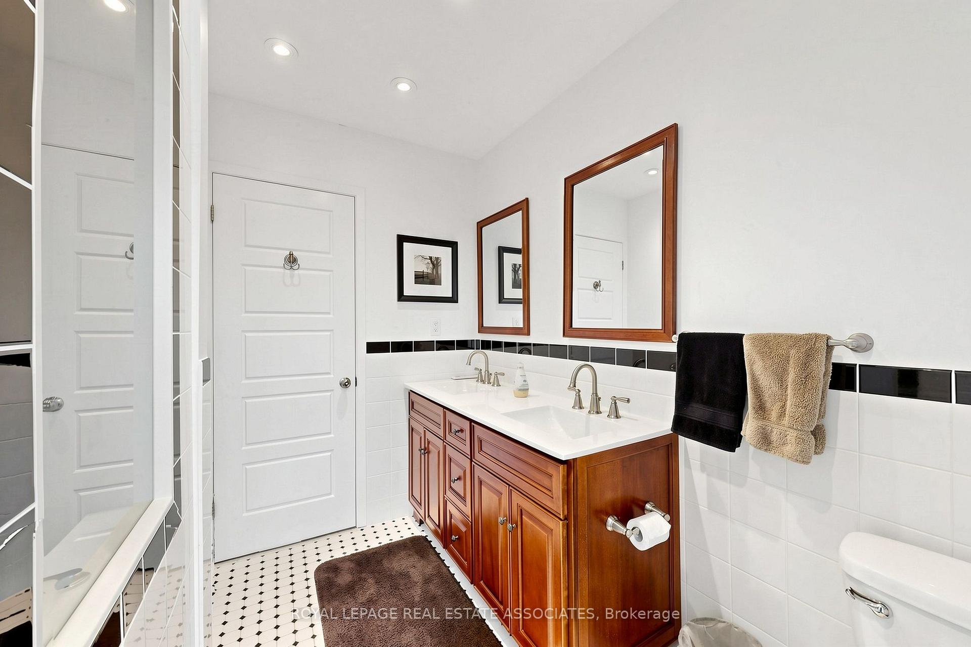 Photo 37 of 298 Lakeshore Road E, Mississauga, Port Credit — HOMEH