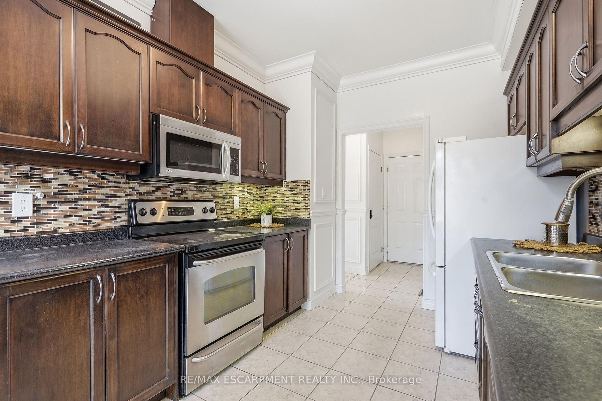 Photo 21 of Unit 8, 400 Stonehenge Drive, Hamilton, Ancaster — HOMEH