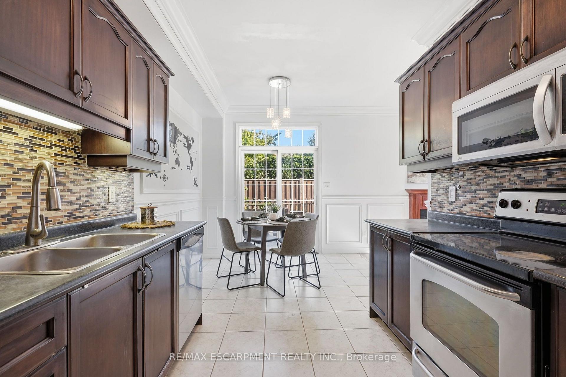 Photo 25 of Unit 8, 400 Stonehenge Drive, Hamilton, Ancaster — HOMEH
