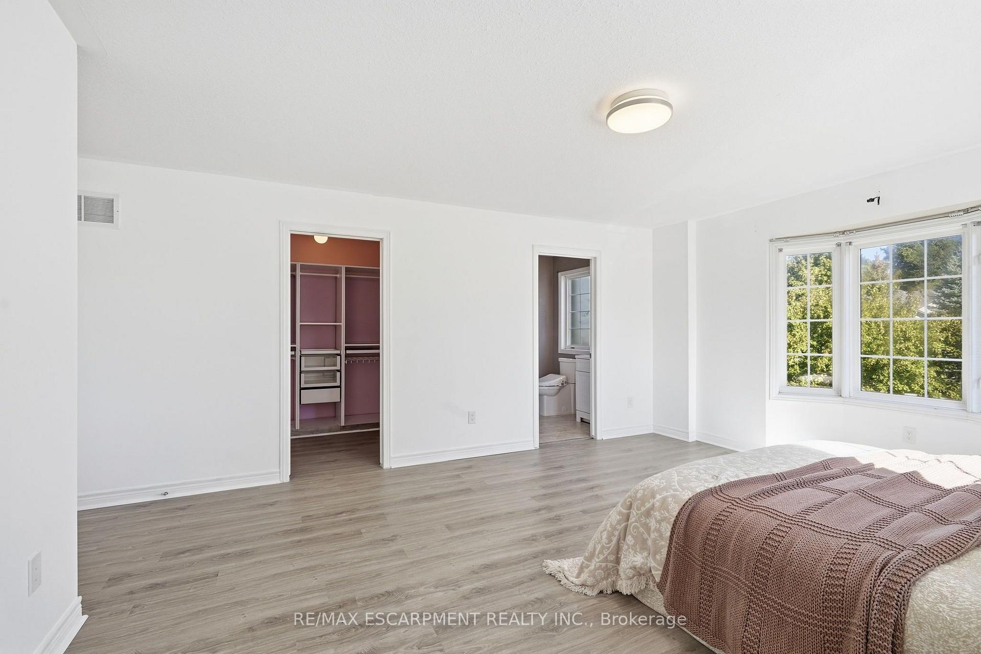 Photo 37 of Unit 8, 400 Stonehenge Drive, Hamilton, Ancaster — HOMEH