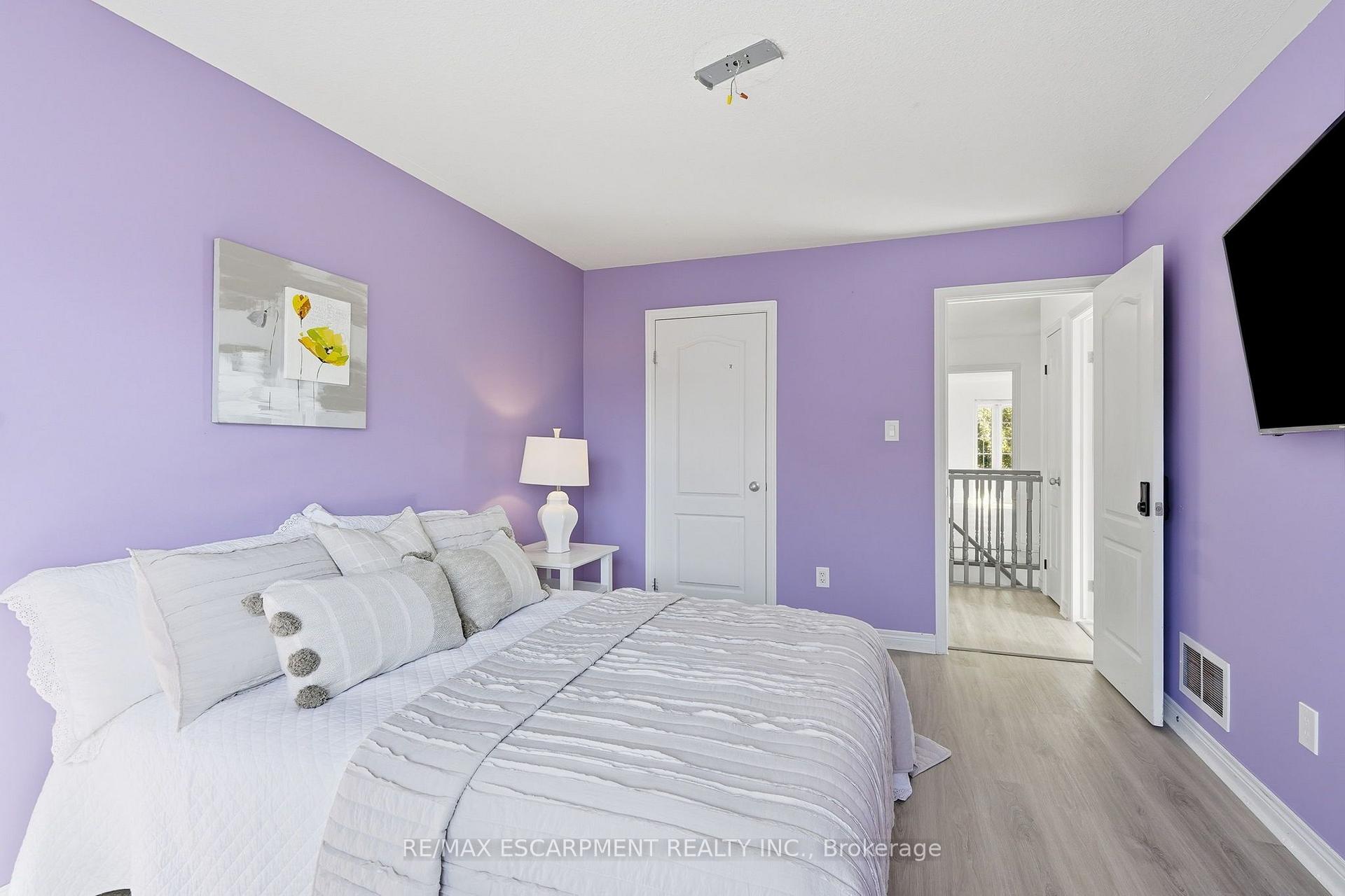 Photo 53 of Unit 8, 400 Stonehenge Drive, Hamilton, Ancaster — HOMEH