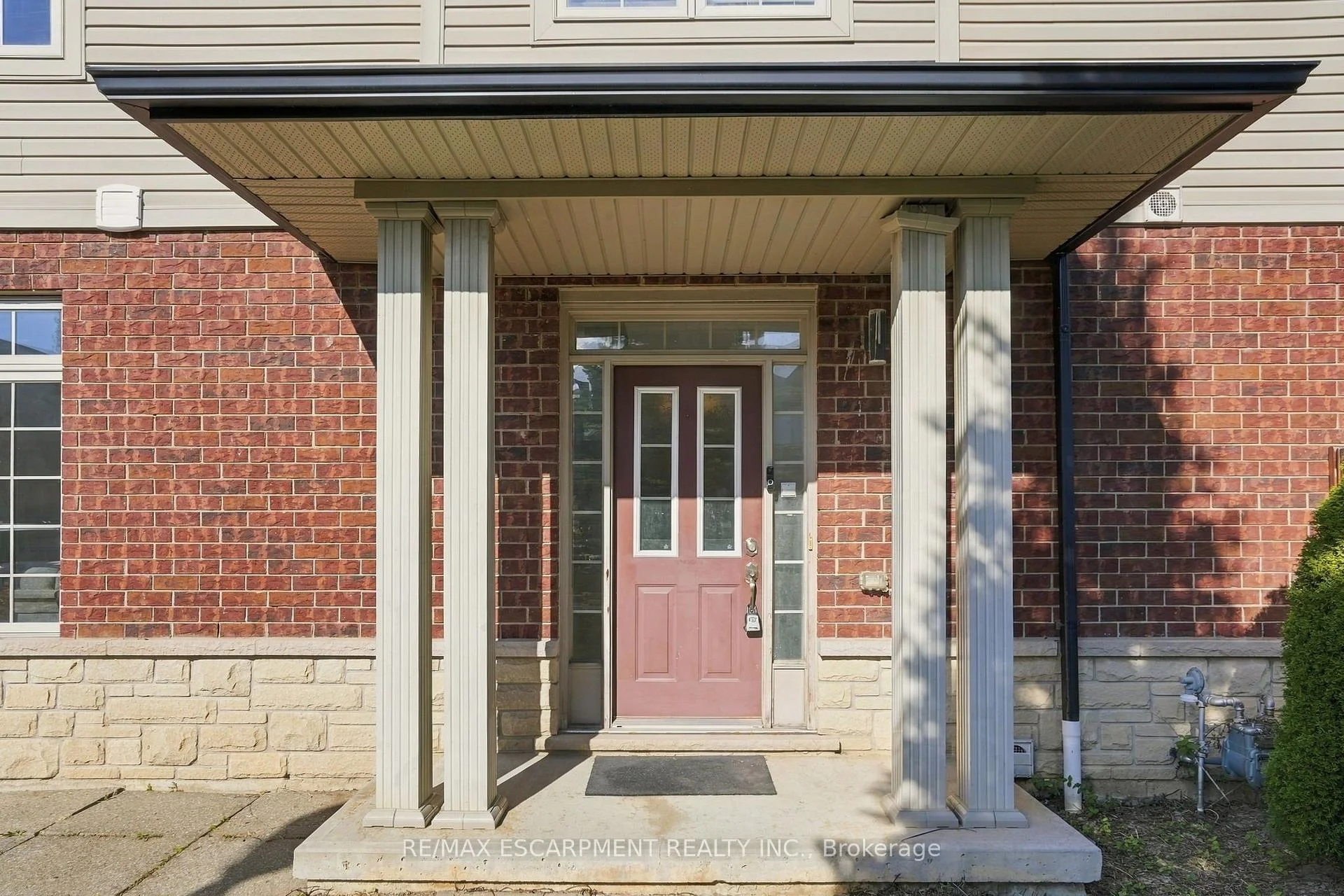 Photo 6 of Unit 8, 400 Stonehenge Drive, Hamilton, Ancaster — HOMEH