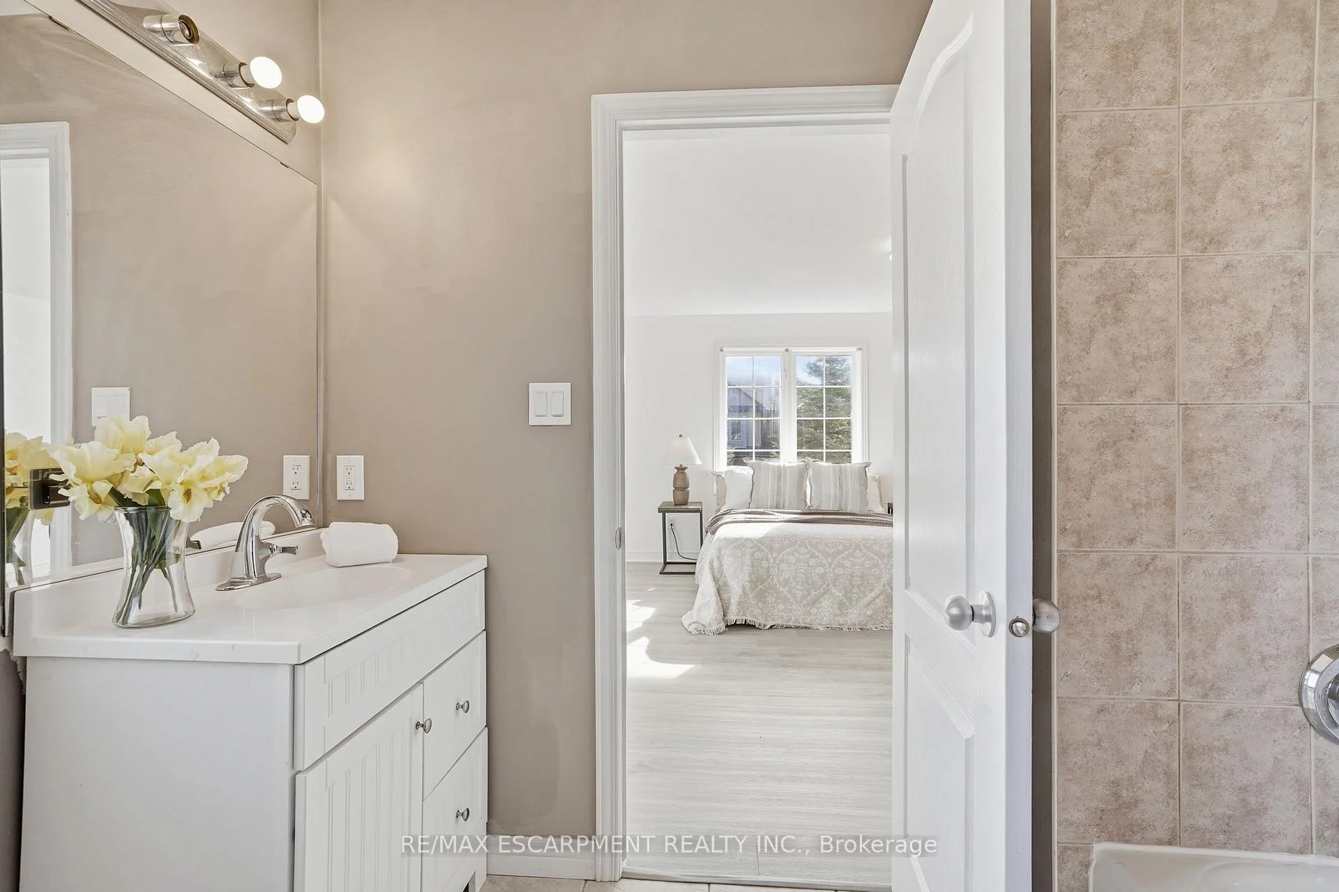 Photo 40 of Unit 8, 400 Stonehenge Drive, Hamilton, Ancaster — HOMEH