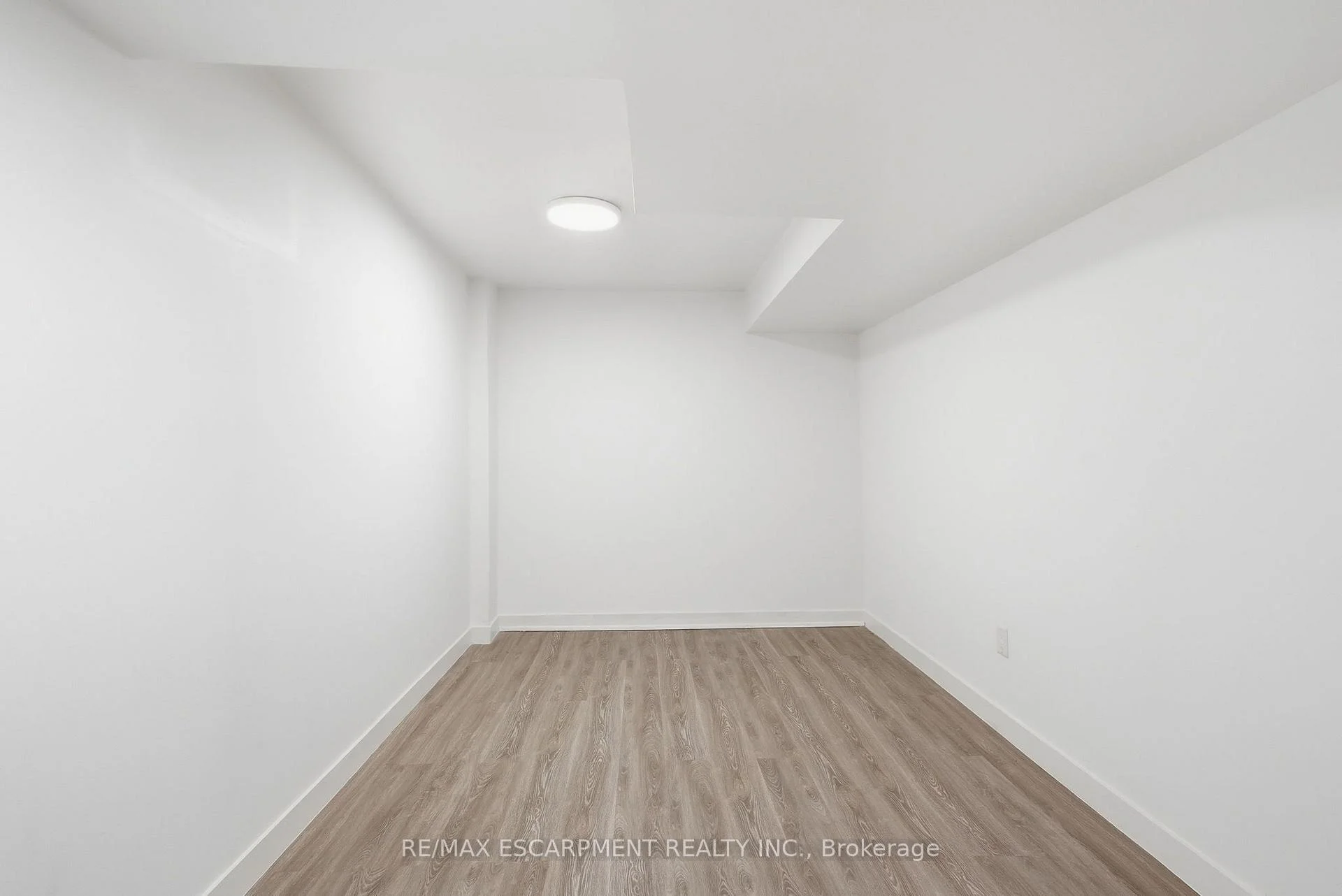 Photo 63 of Unit 8, 400 Stonehenge Drive, Hamilton, Ancaster — HOMEH