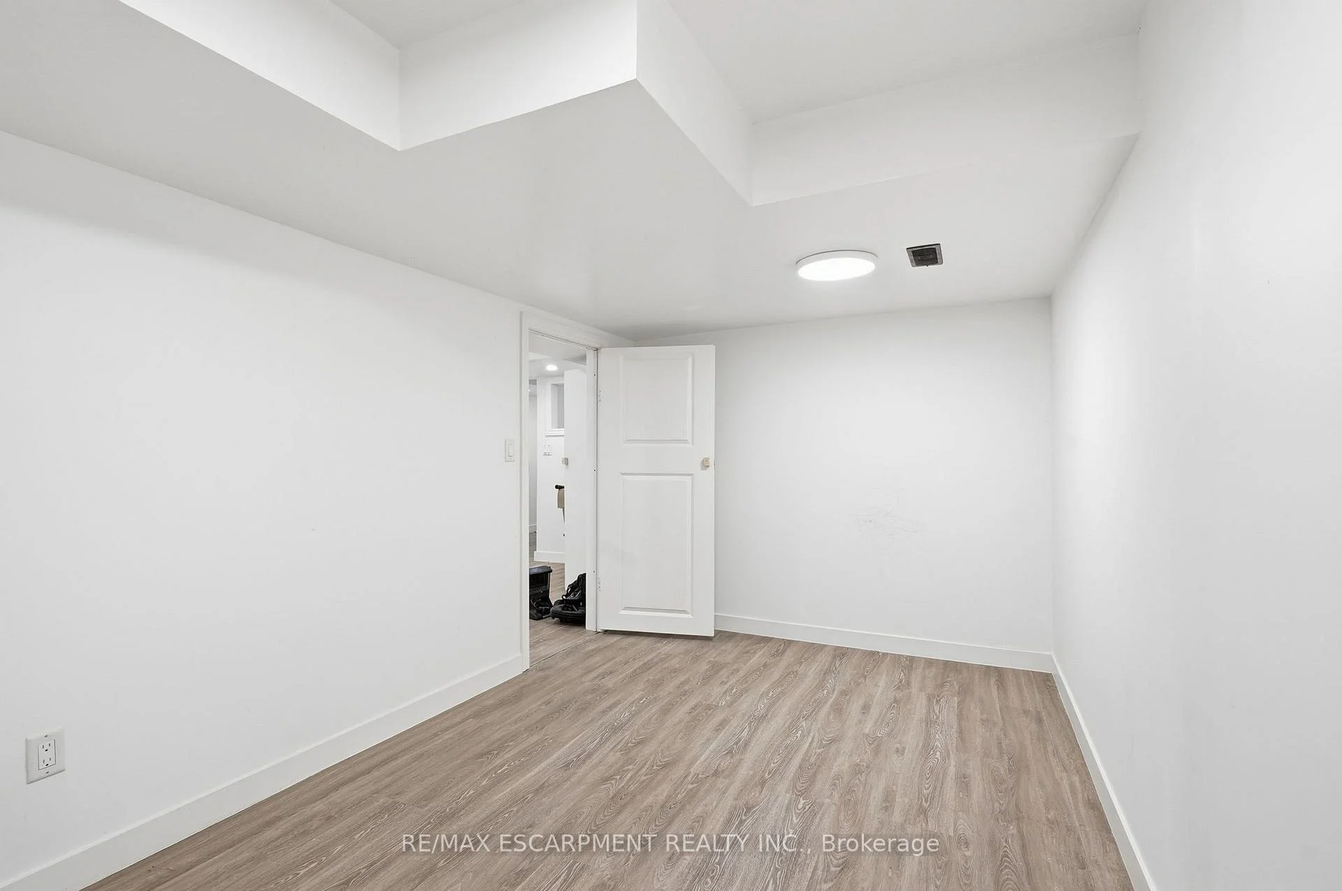 Photo 65 of Unit 8, 400 Stonehenge Drive, Hamilton, Ancaster — HOMEH
