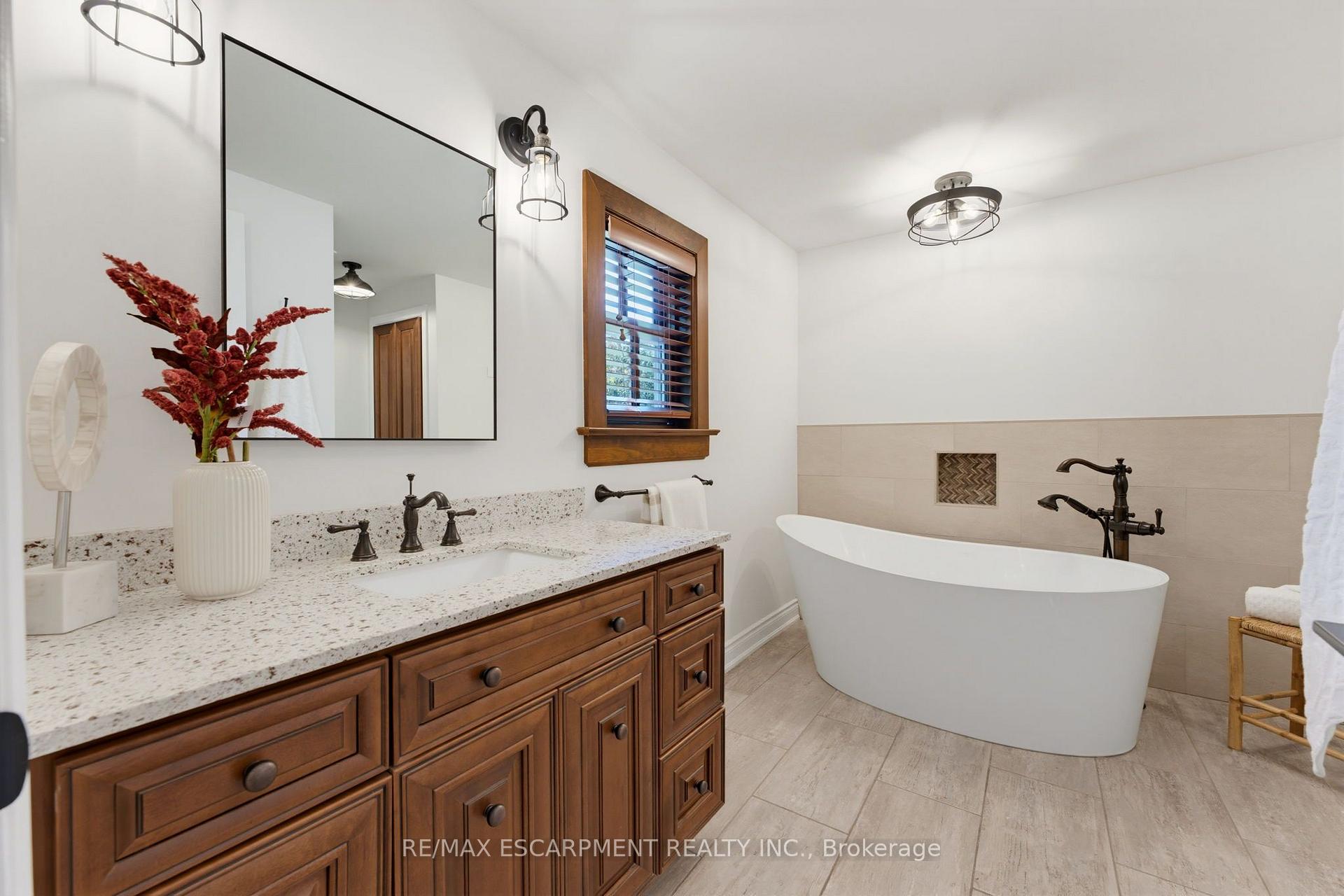 Photo 16 of 212 Concession 8 Road E, Hamilton, Rural Flamborough — HOMEH