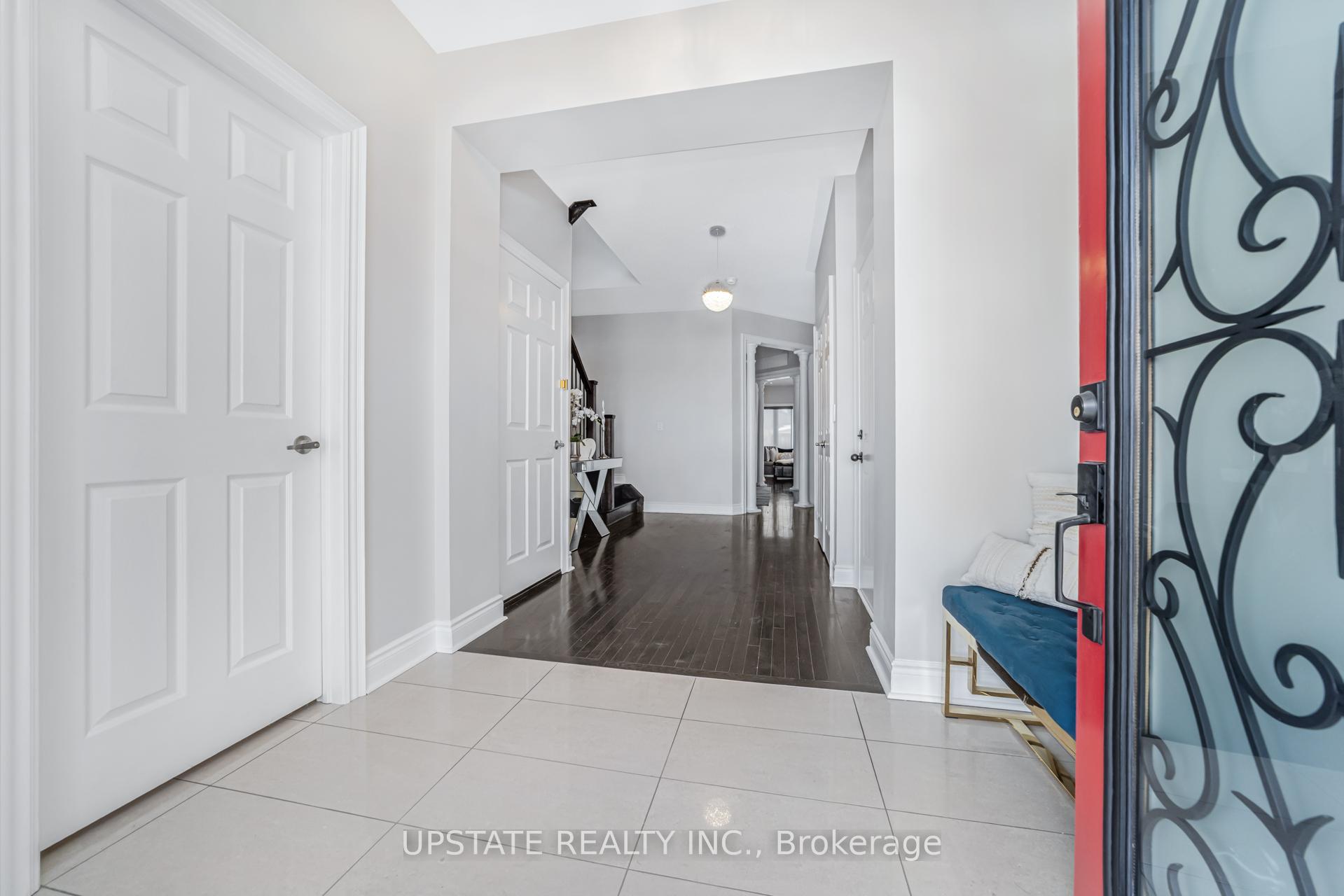 Photo 3 of 5 Dillon Drive, Brampton, Credit Valley — HOMEH