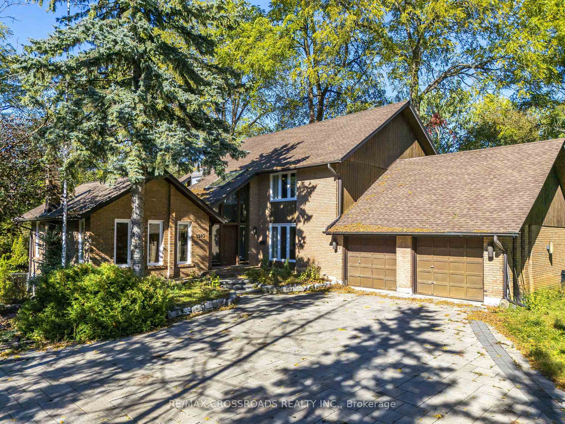 Photo 2 of 1910 Fairport Road, Pickering, Dunbarton — HOMEH