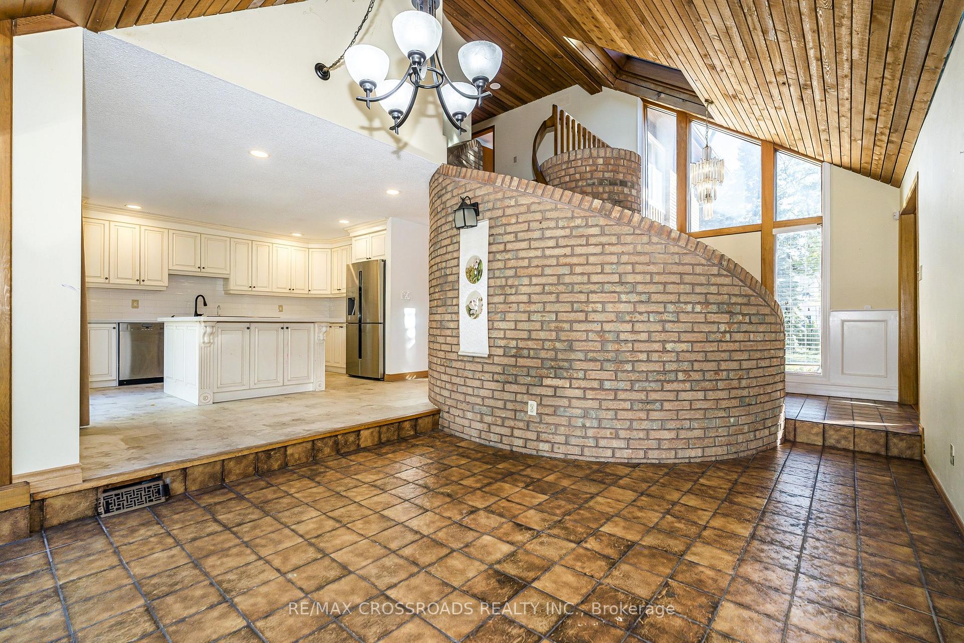 Photo 8 of 1910 Fairport Road, Pickering, Dunbarton — HOMEH