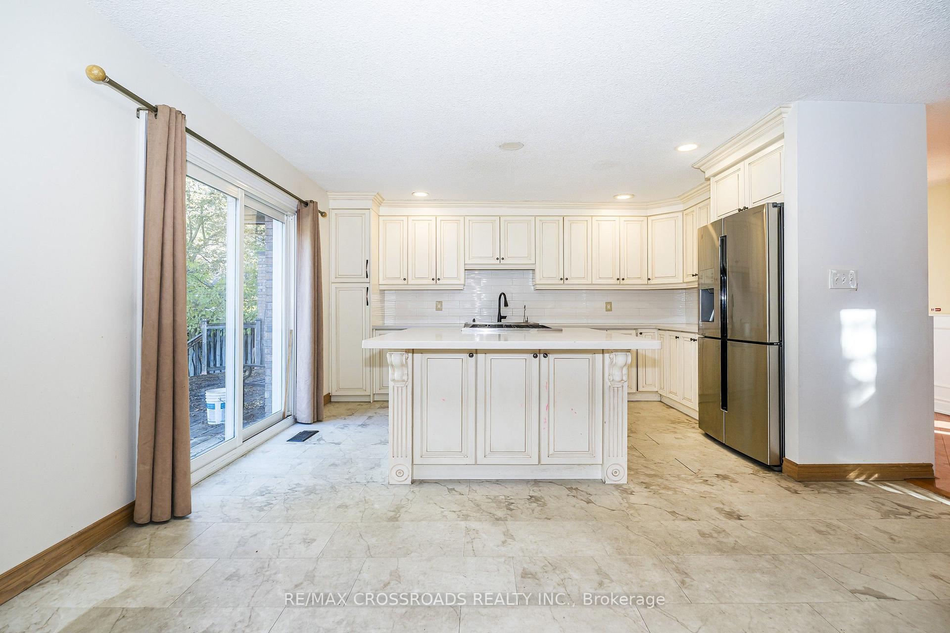 Photo 9 of 1910 Fairport Road, Pickering, Dunbarton — HOMEH