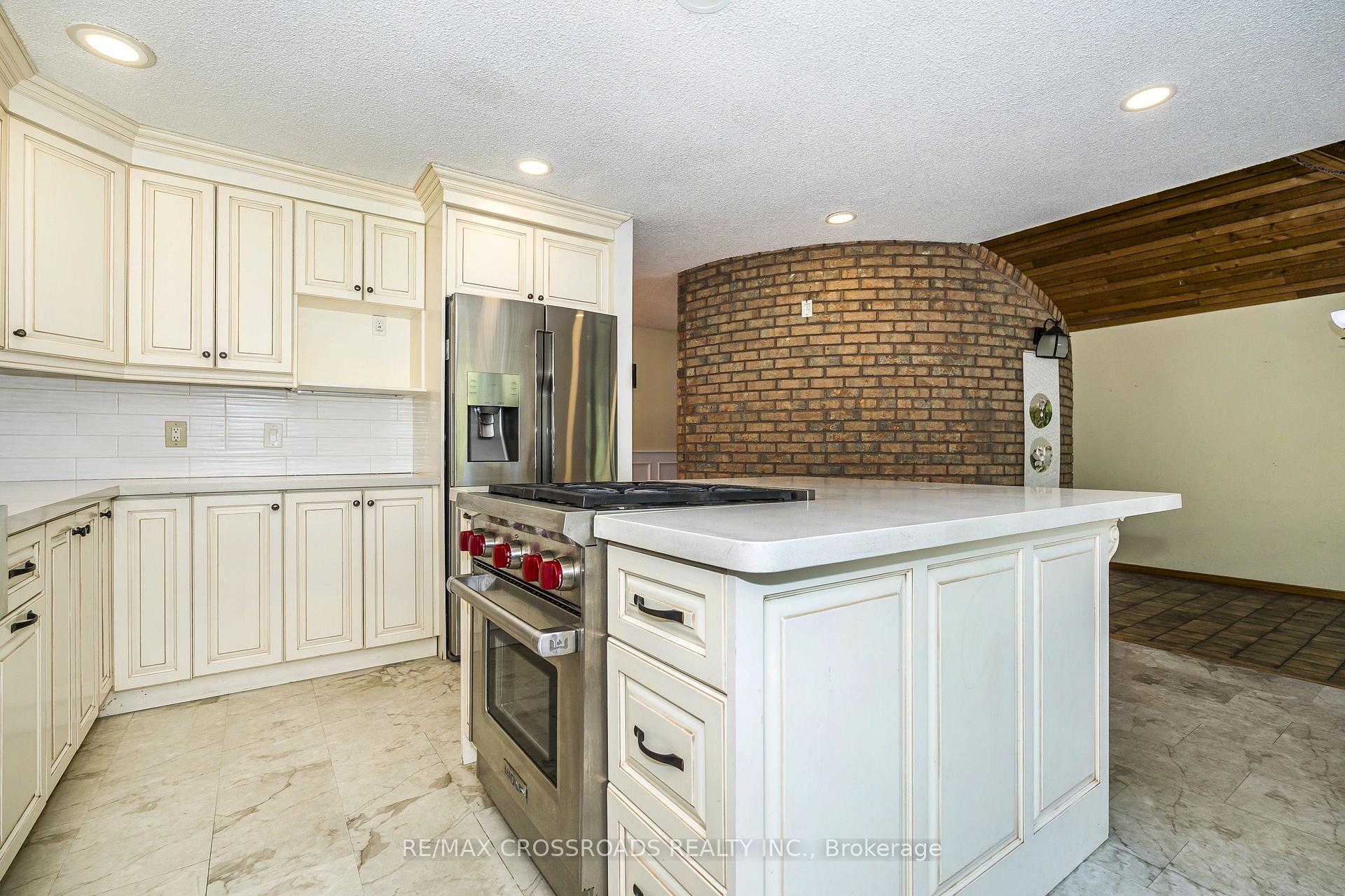 Photo 12 of 1910 Fairport Road, Pickering, Dunbarton — HOMEH