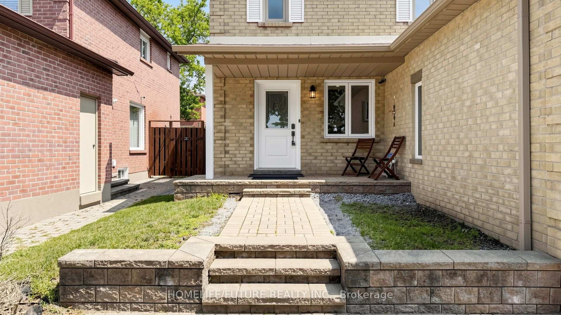 Photo 4 of 168 Large Crescent, Ajax, Central West — HOMEH