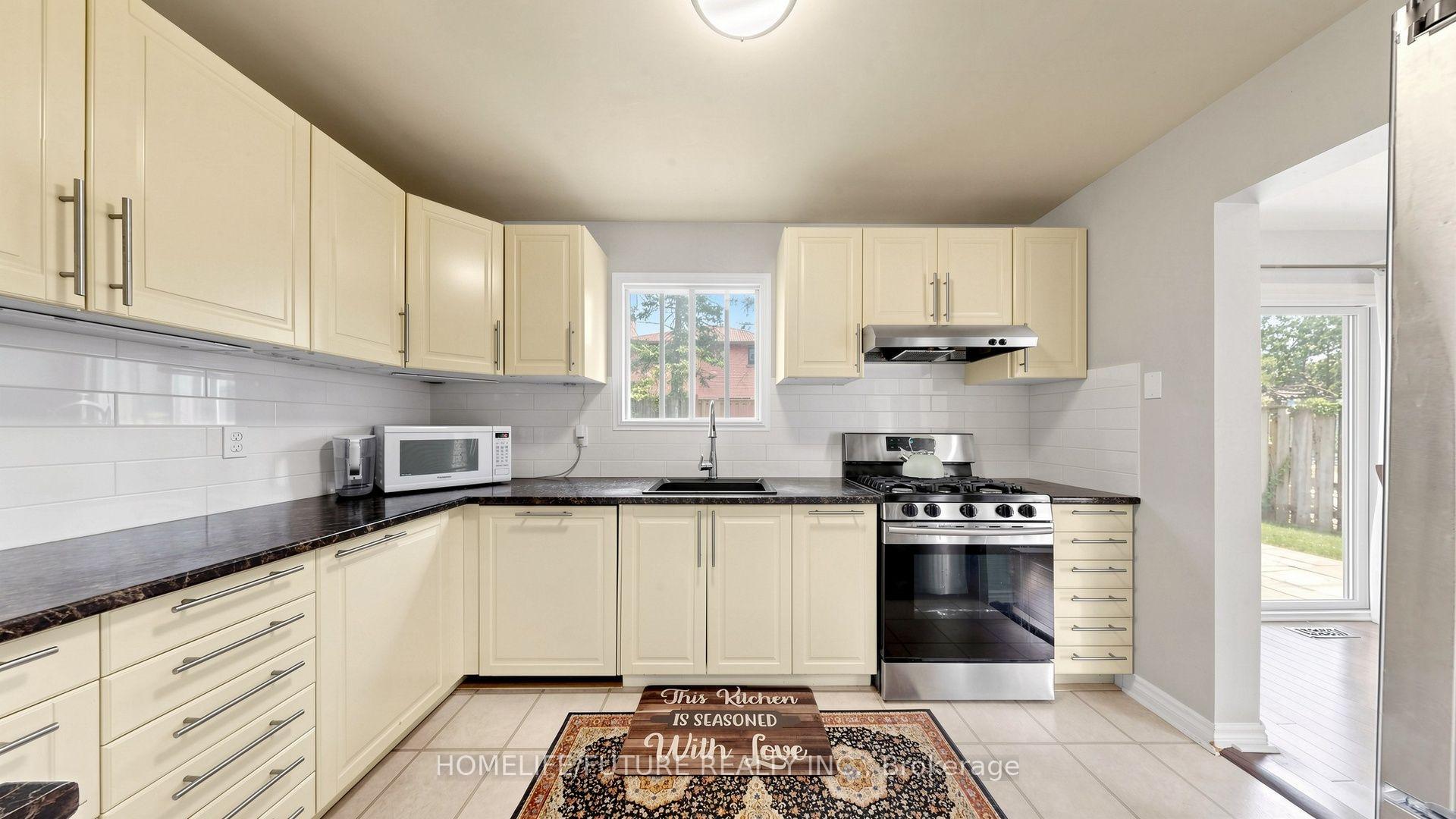 Photo 7 of 168 Large Crescent, Ajax, Central West — HOMEH