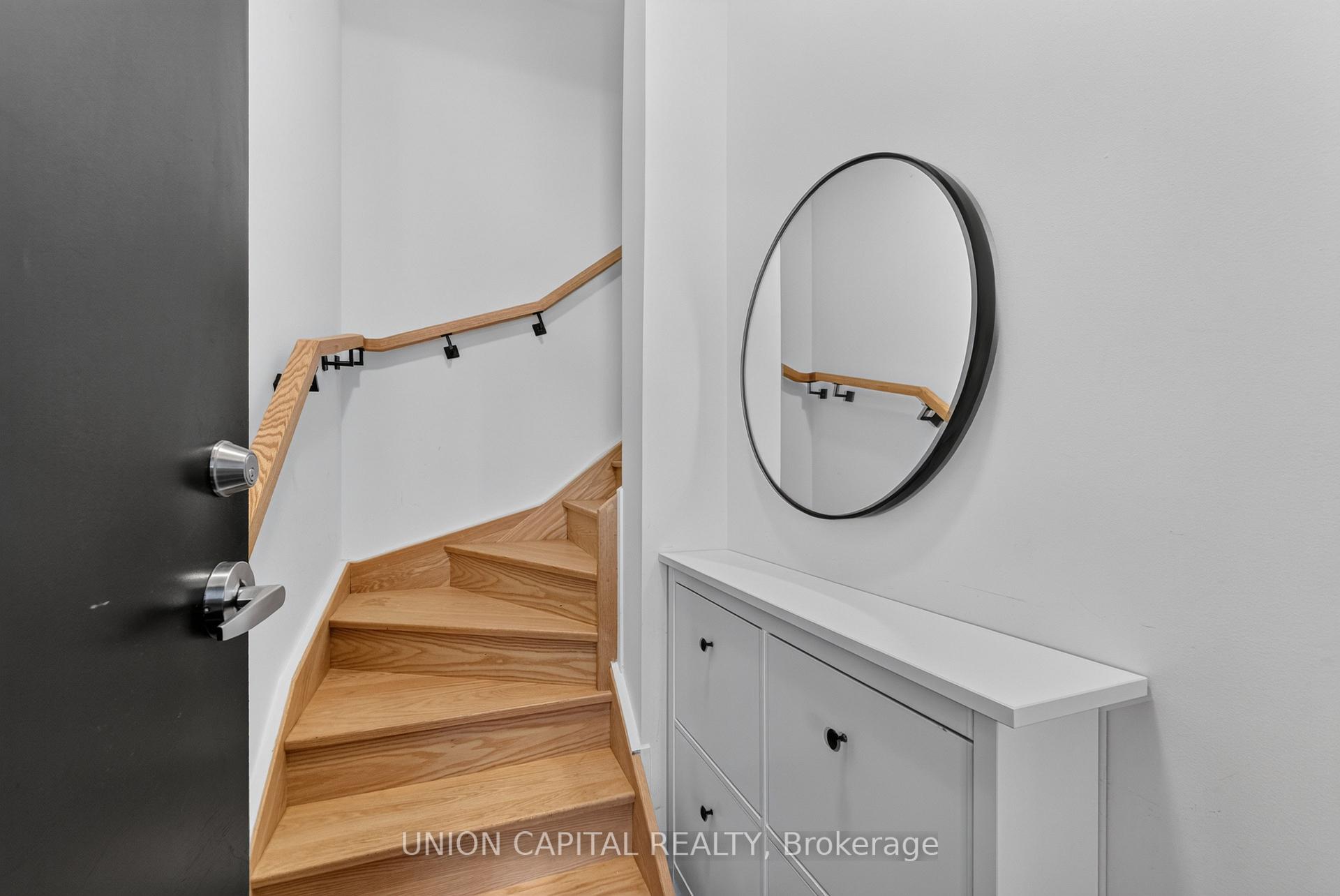 Photo 4 of Unit 1227, 8 David Eyer Road, Richmond Hill, Rural Richmond Hill — HOMEH