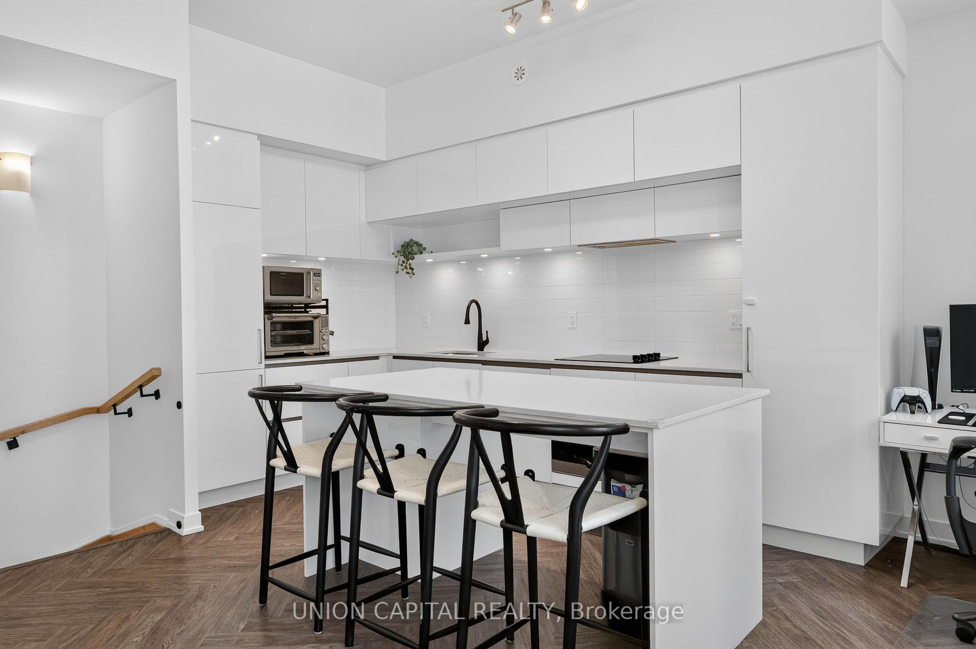 Photo 7 of Unit 1227, 8 David Eyer Road, Richmond Hill, Rural Richmond Hill — HOMEH