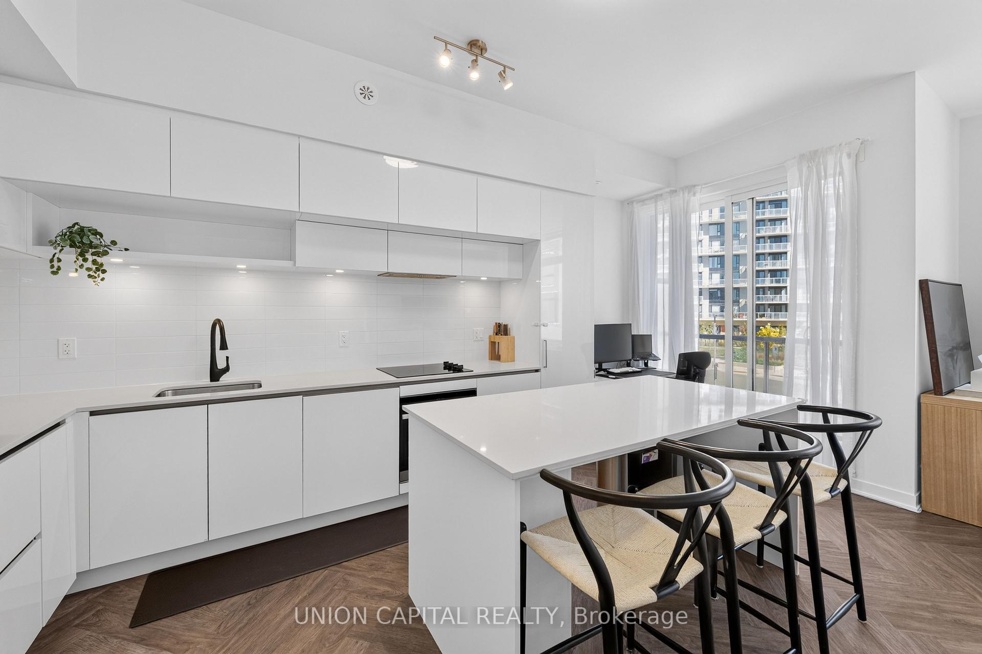 Photo 9 of Unit 1227, 8 David Eyer Road, Richmond Hill, Rural Richmond Hill — HOMEH